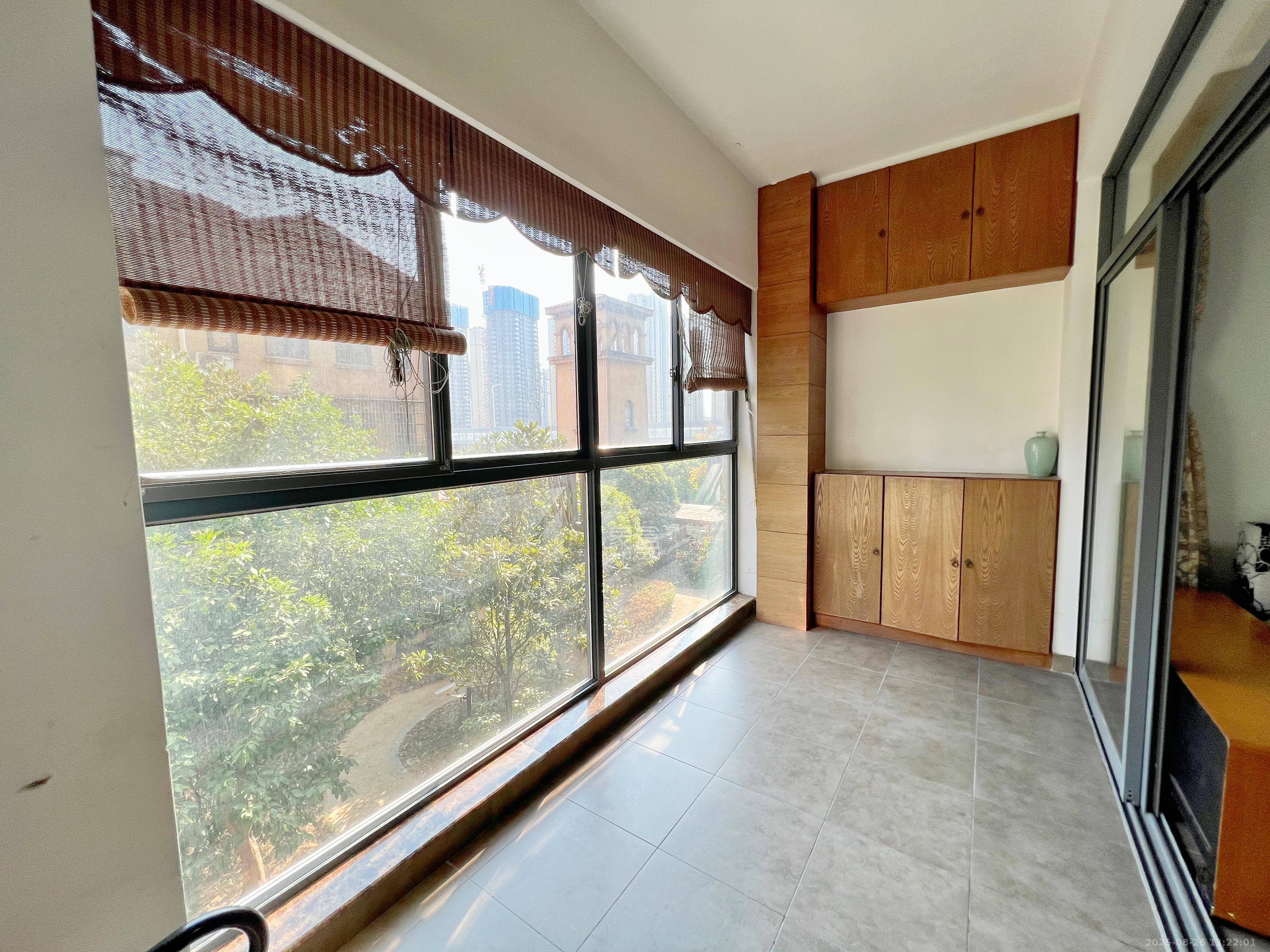 中城丽景香山园 3室2厅2卫 3500.0元/月 中城丽景香山园 3室2厅2卫 3500.0元/月室内图