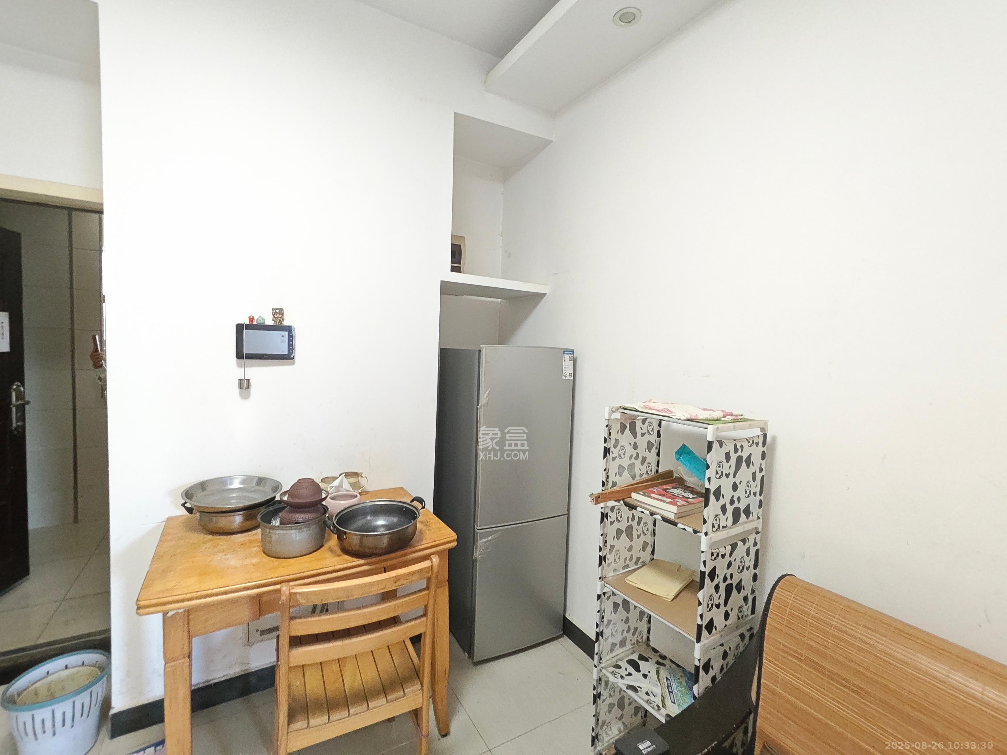 阳光丽城一期  2室1厅1卫    1800.0元/月 阳光丽城一期  2室1厅1卫    1800.0元/月室内图