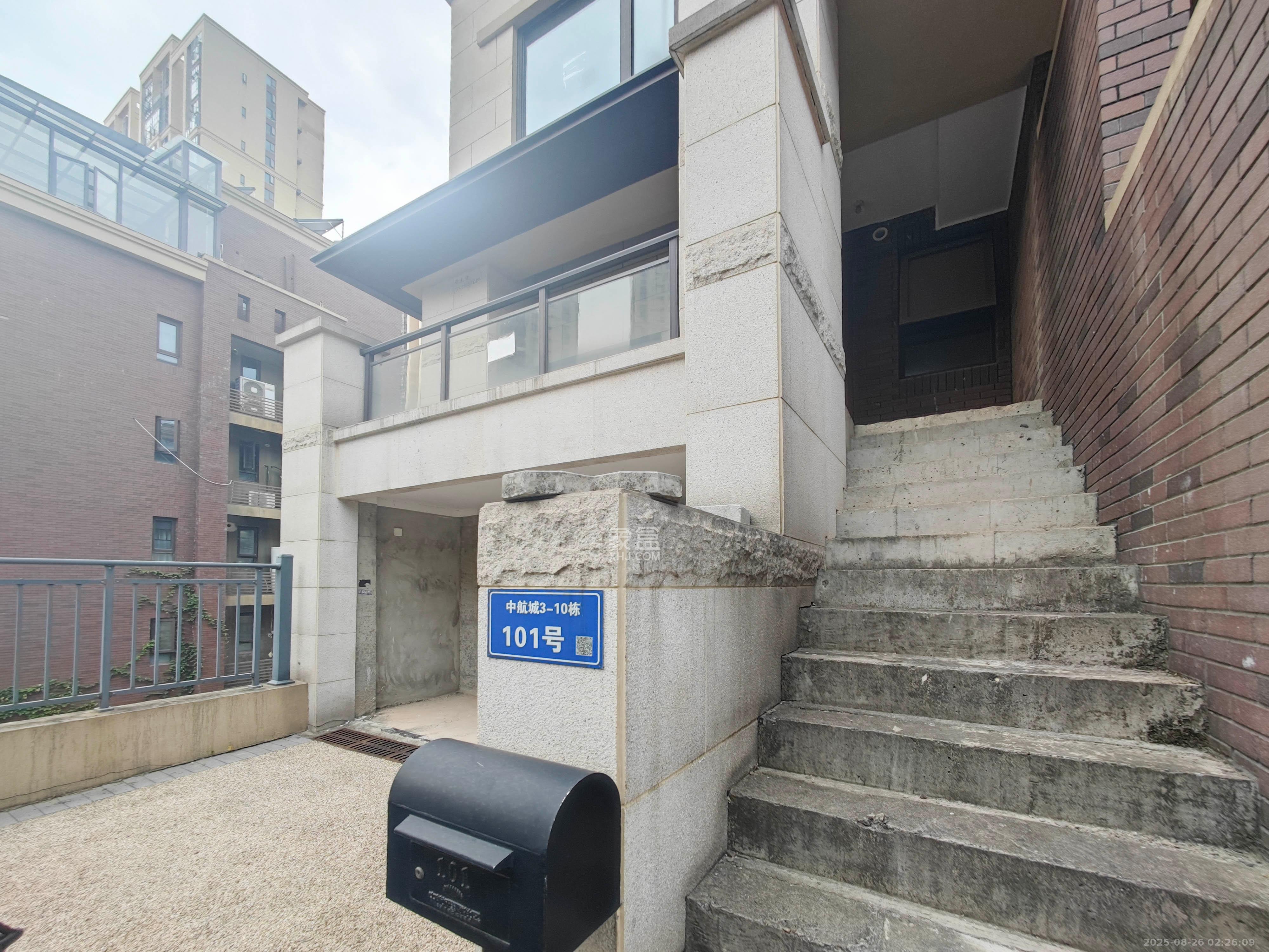 保利城(中航城国际社区、郡原美村) 5室2厅5卫 530.0万 保利城(中航城国际社区、郡原美村) 5室2厅5卫 530.0万阳台