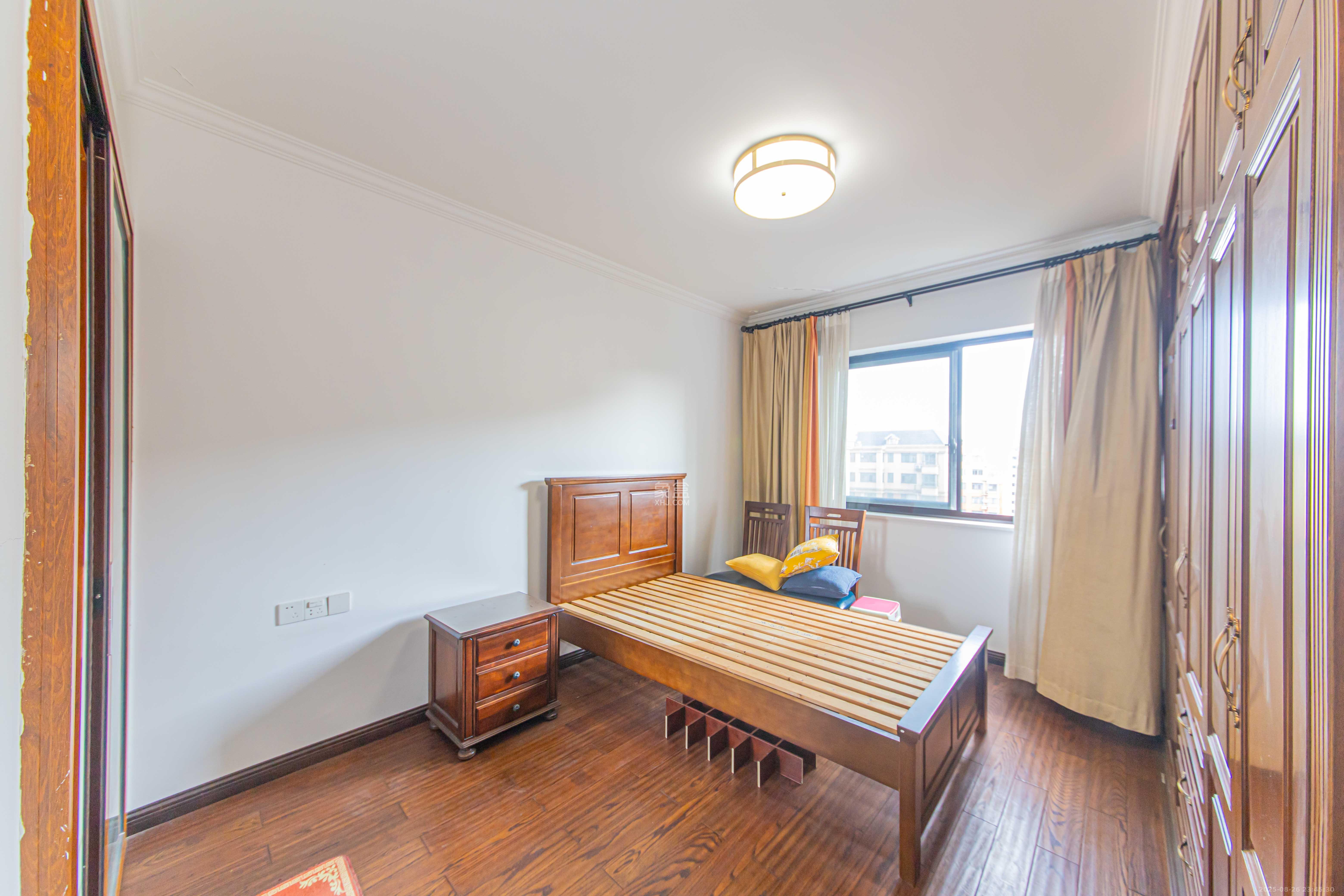 鑫远玲珑  3室2厅2卫    145.0万卧室