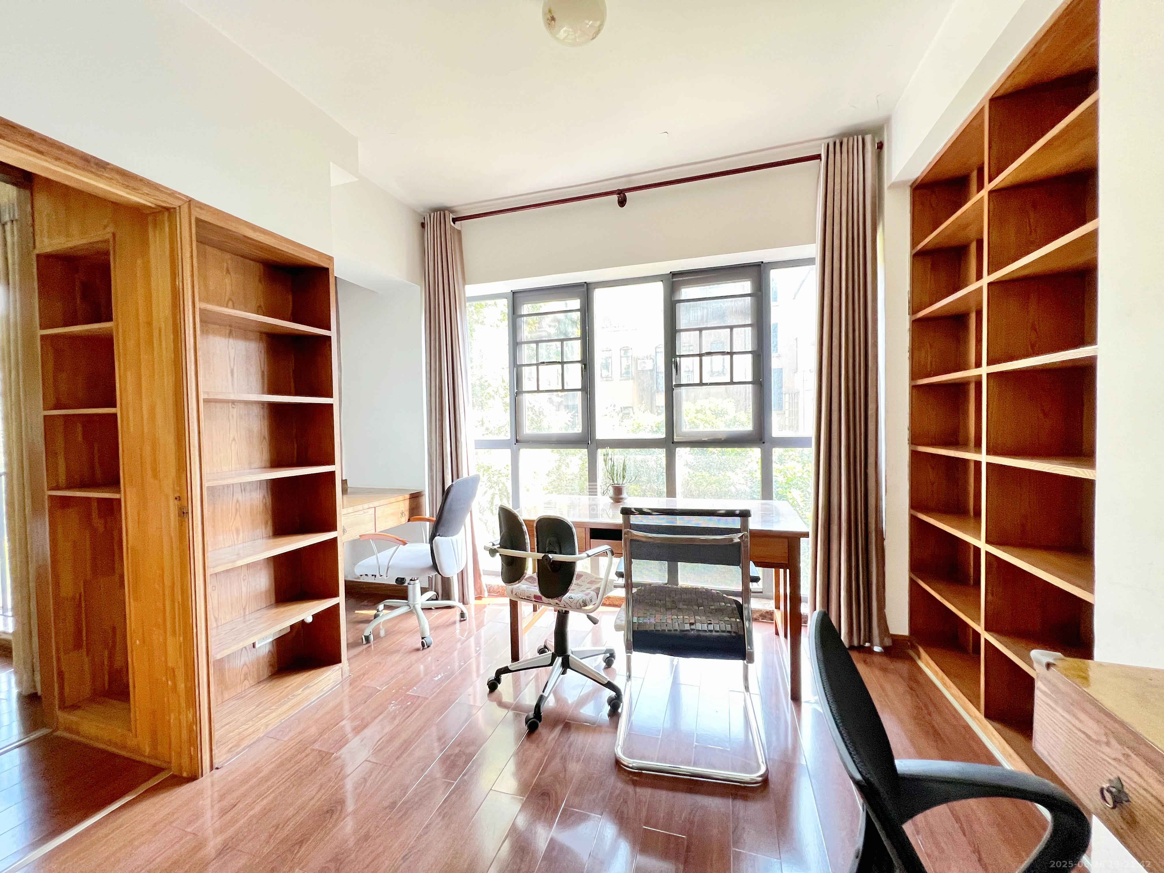 中城丽景香山园 3室2厅2卫 3500.0元/月 中城丽景香山园 3室2厅2卫 3500.0元/月室内图