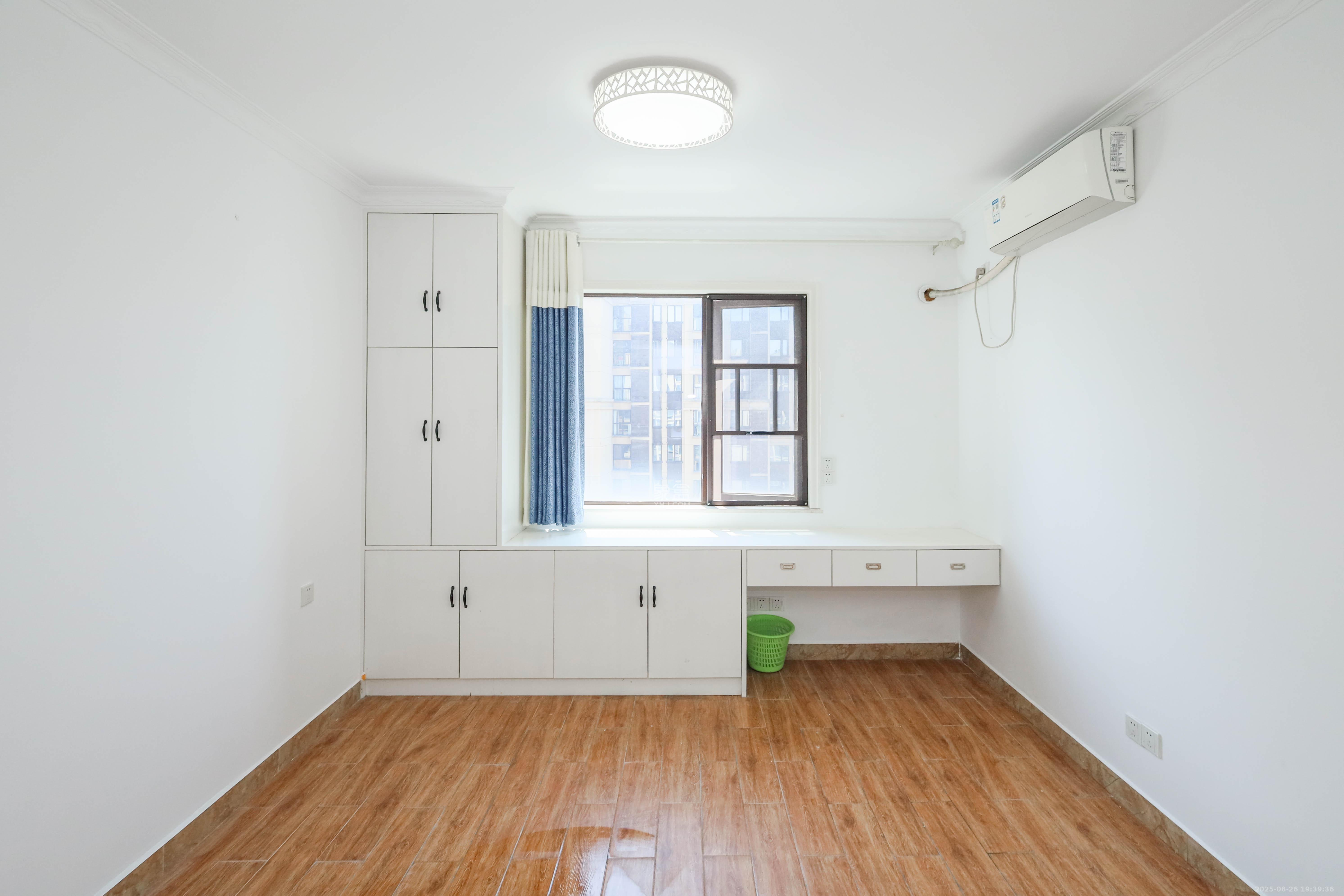 梅溪鑫苑名家  3室2厅2卫    98.0万 梅溪鑫苑名家  3室2厅2卫    98.0万卧室