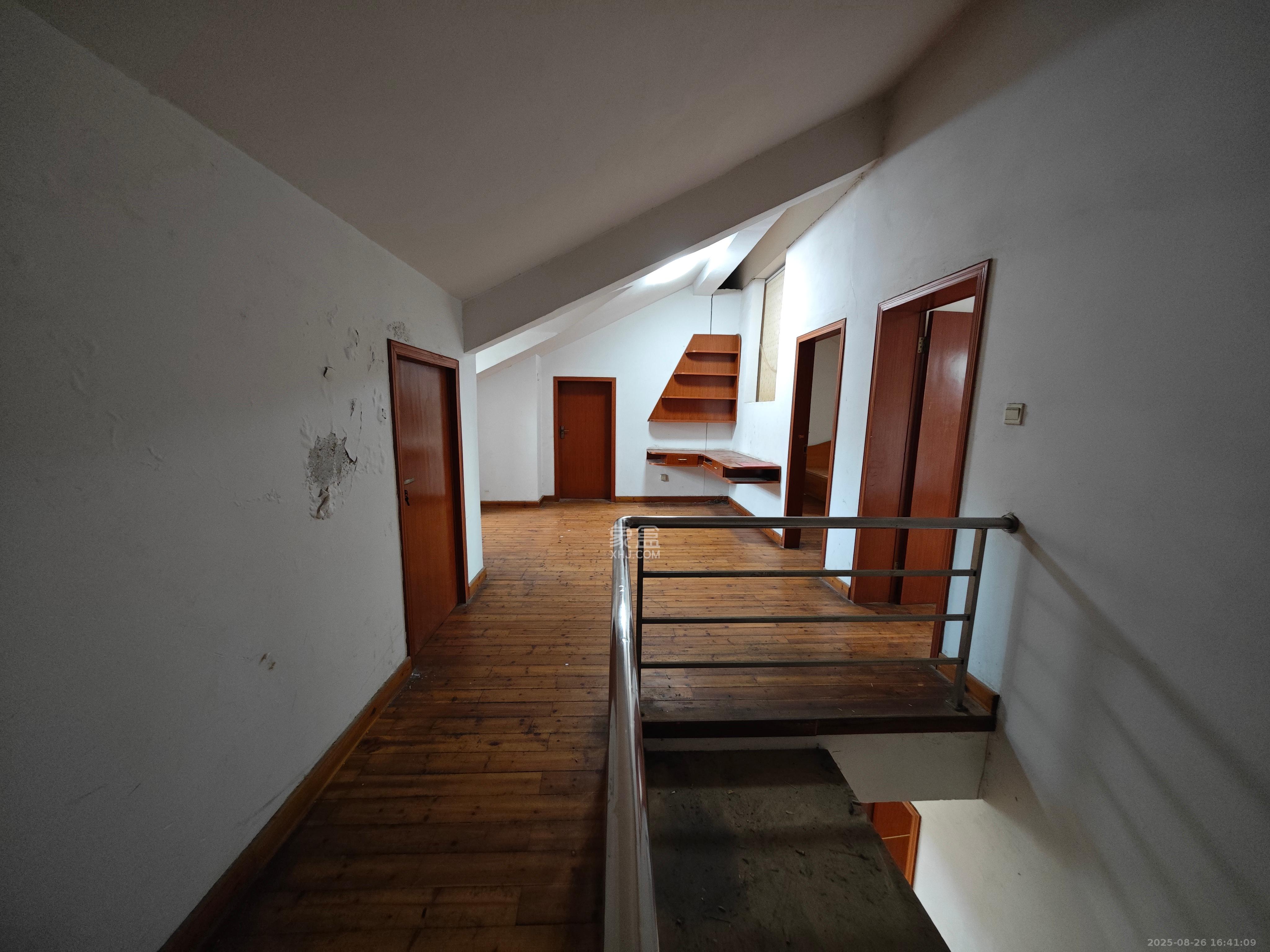 莲湖汽配城 4室2厅2卫 2200.0元/月 莲湖汽配城 4室2厅2卫 2200.0元/月室内图