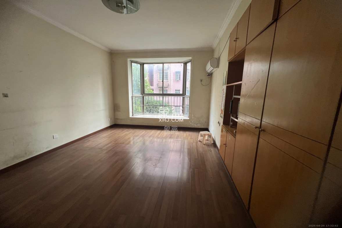 泰时新雅园  4室2厅1卫    2500.0元/月 泰时新雅园  4室2厅1卫    2500.0元/月室内图