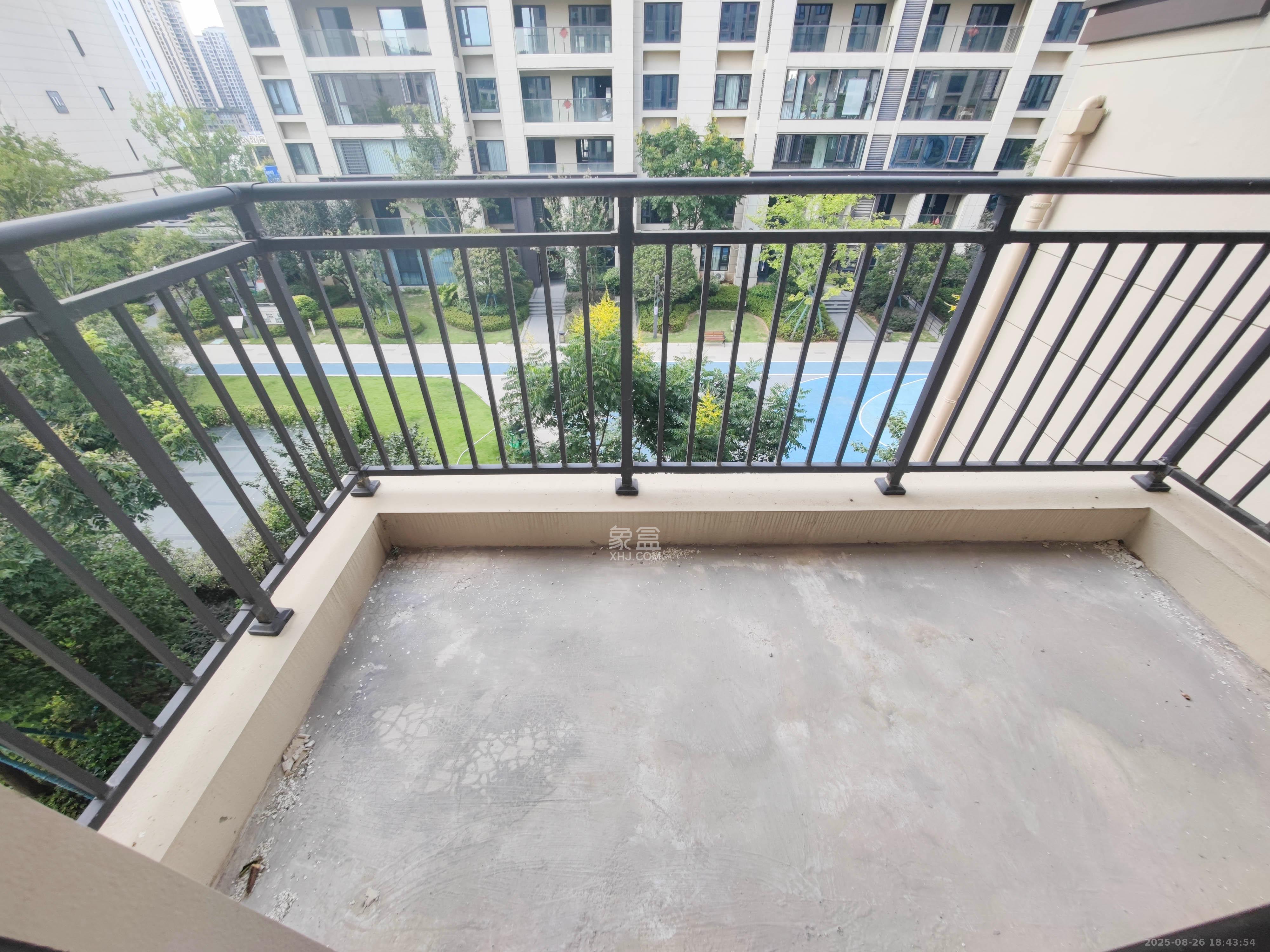 远洋红星天铂一期 4室2厅2卫 149.0万 远洋红星天铂一期 4室2厅2卫 149.0万阳台