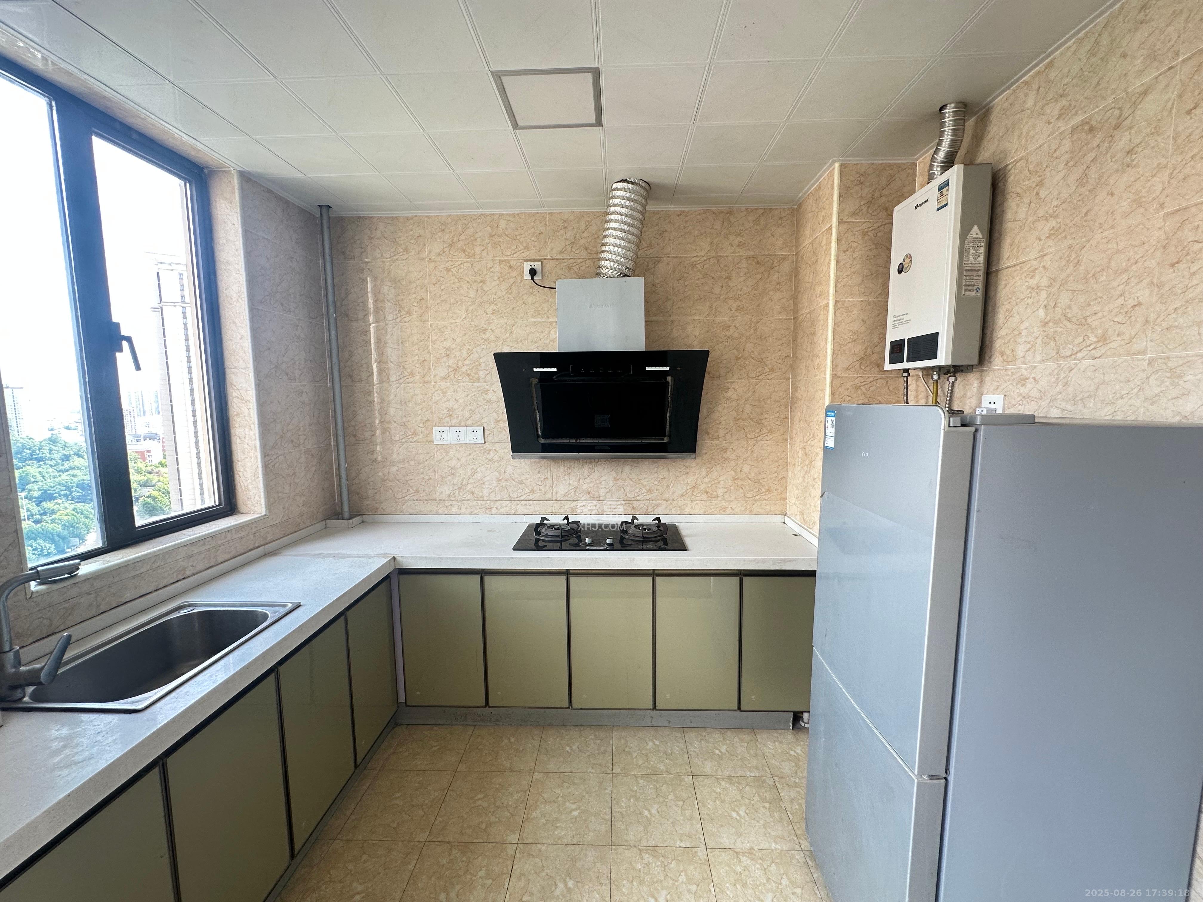 和泓梅溪四季 5室2厅2卫 3500.0元/月 和泓梅溪四季 5室2厅2卫 3500.0元/月室内图