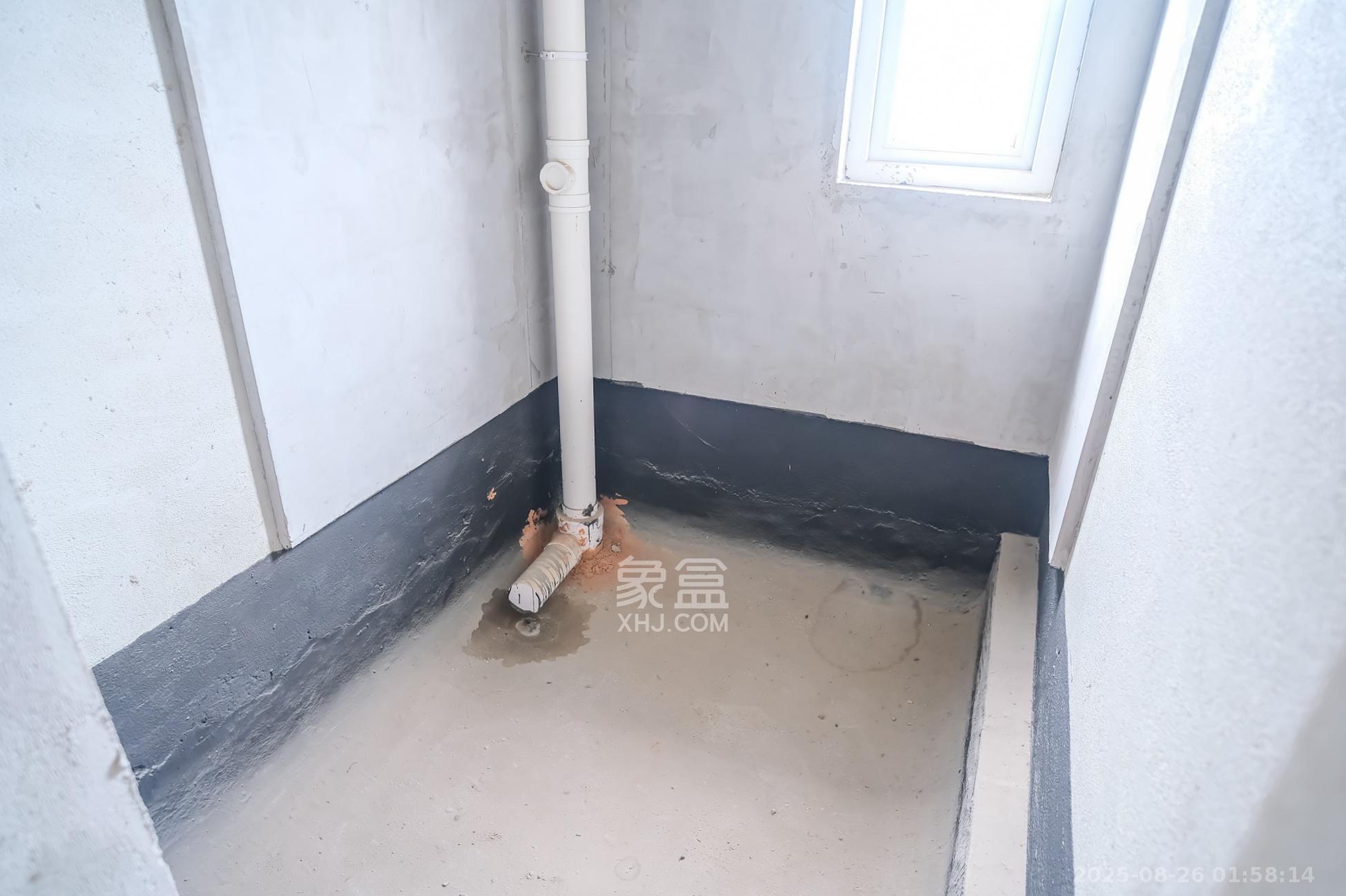 荣盛花语城 4室2厅2卫 99.8万 荣盛花语城 4室2厅2卫 99.8万卫生间