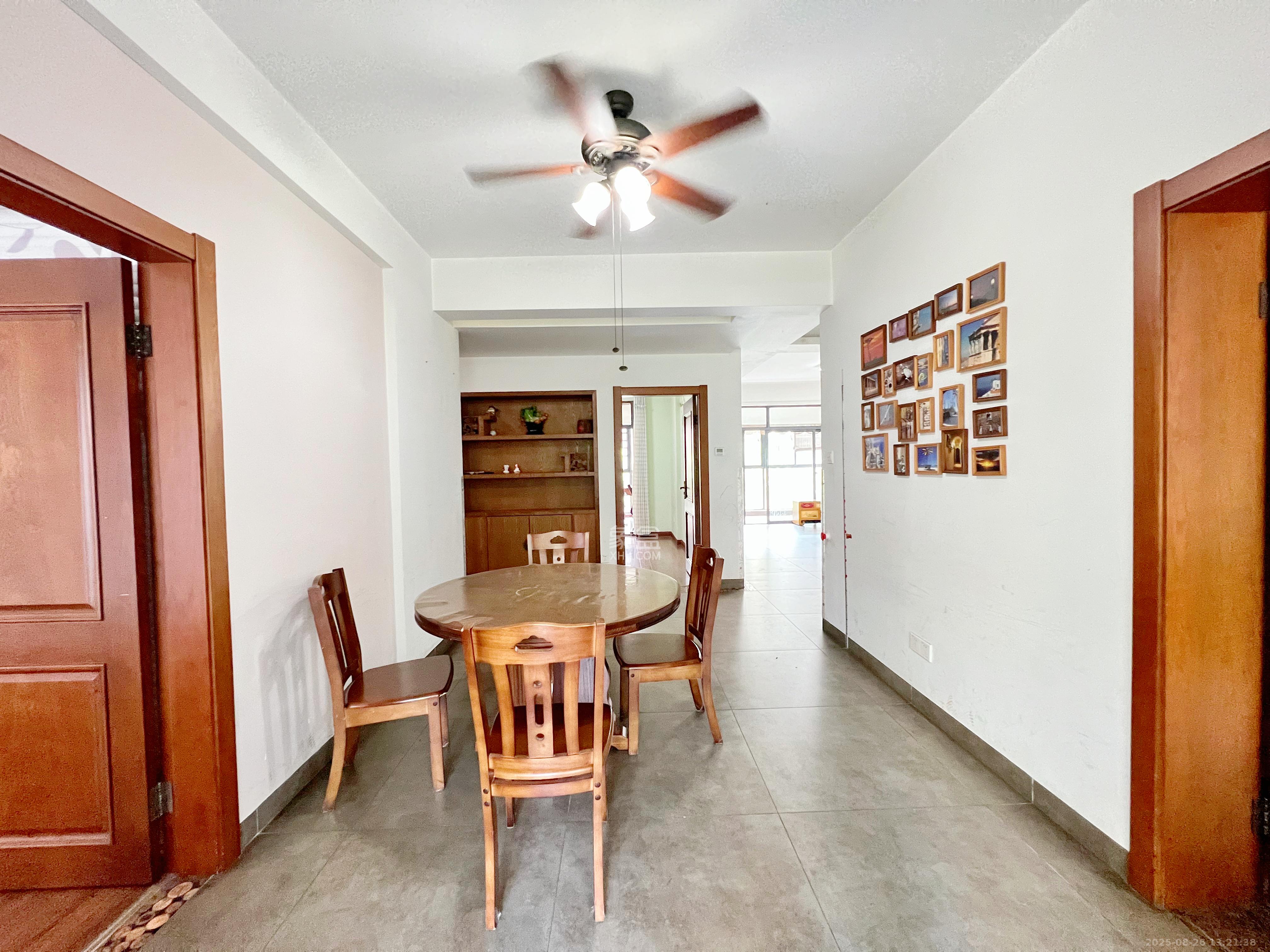 中城丽景香山园 3室2厅2卫 3500.0元/月 中城丽景香山园 3室2厅2卫 3500.0元/月室内图