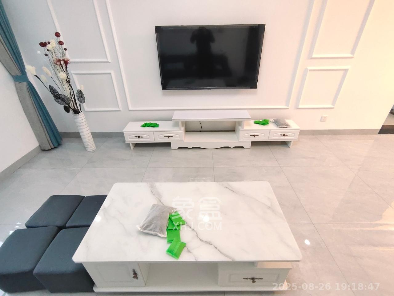 半山壹号  4室2厅2卫    3300.0元/月 半山壹号  4室2厅2卫    3300.0元/月室内图