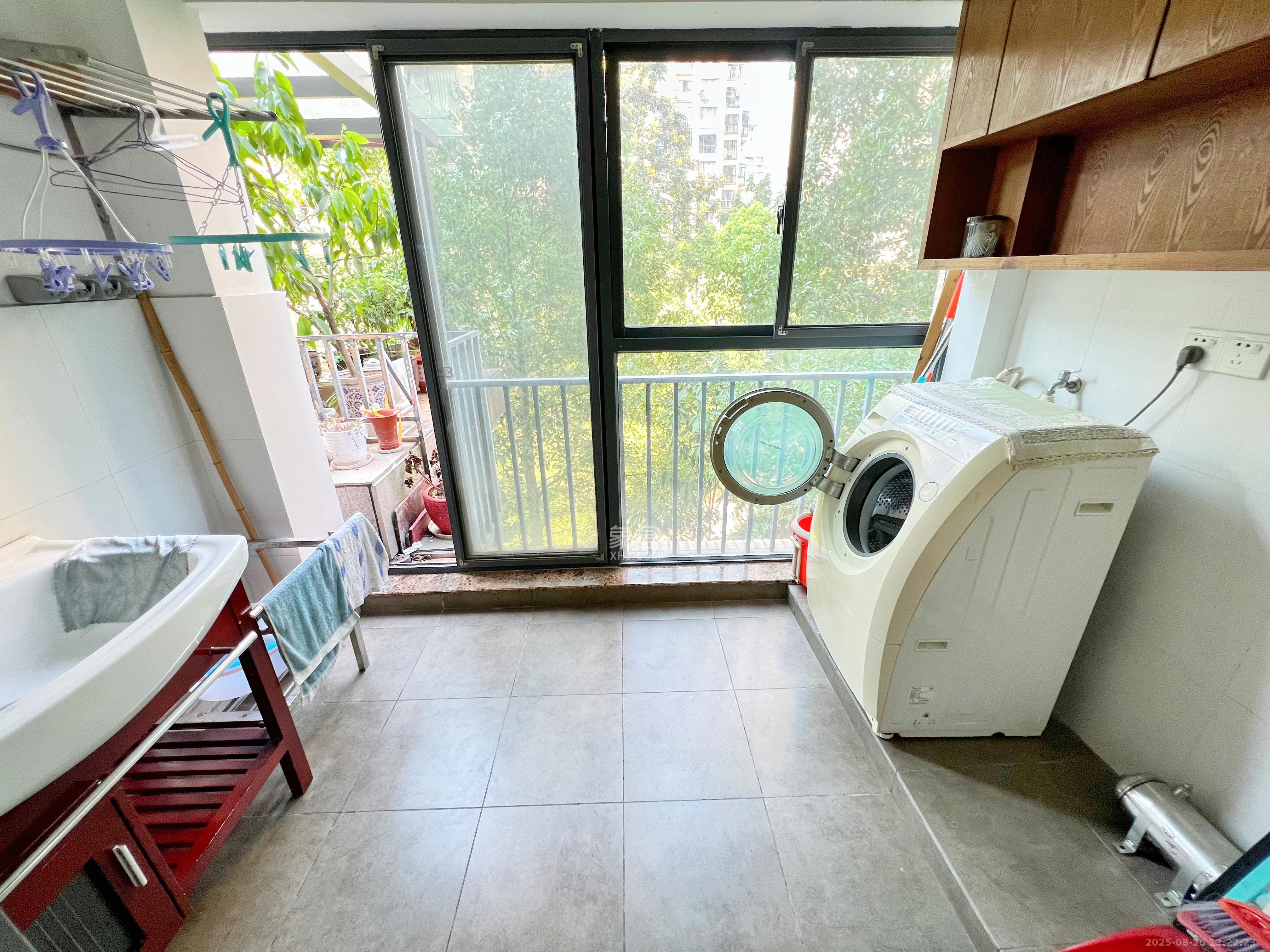 中城丽景香山园 3室2厅2卫 3500.0元/月 中城丽景香山园 3室2厅2卫 3500.0元/月室内图