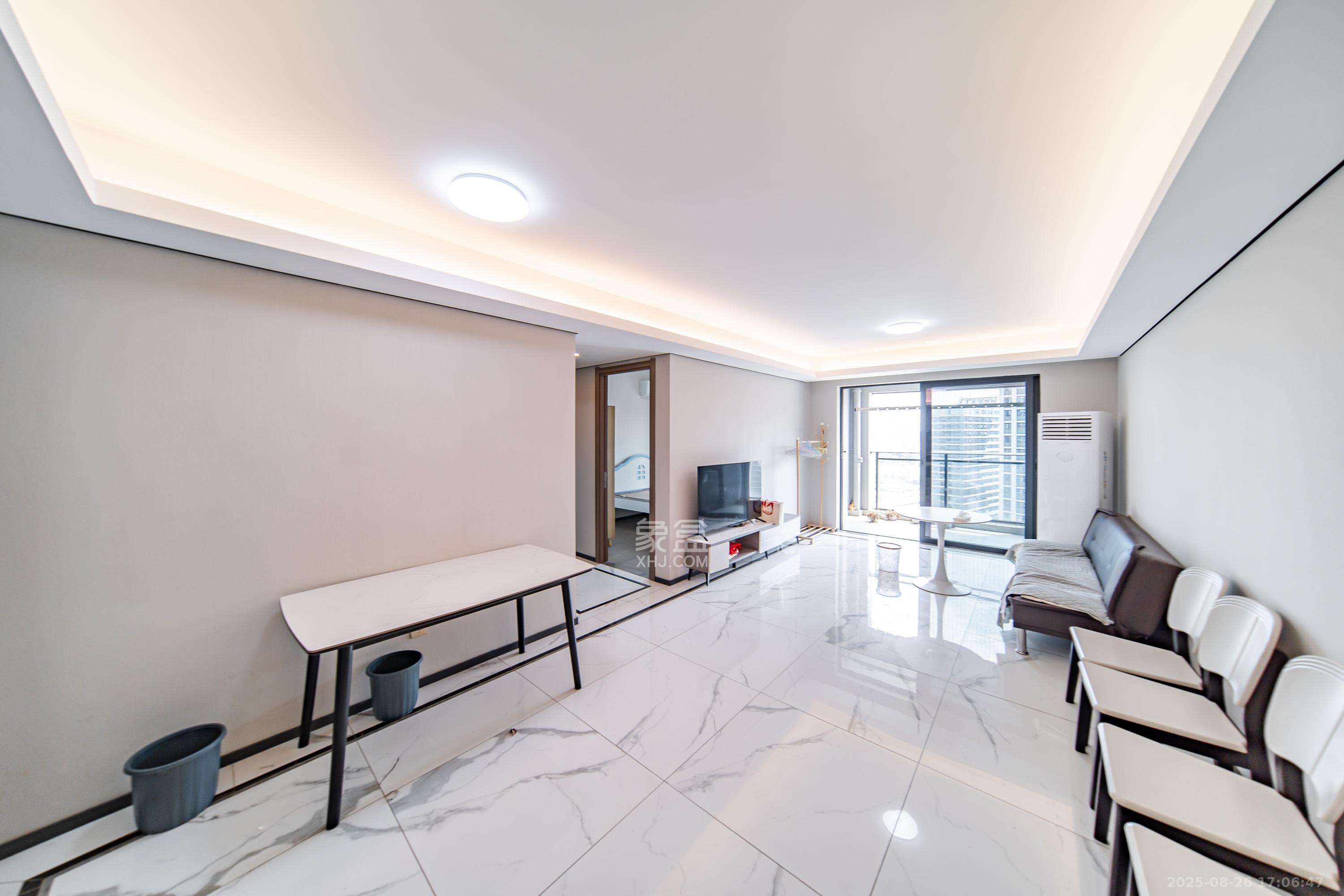 中海阅麓山二期 3室2厅2卫 132.0万 中海阅麓山二期 3室2厅2卫 132.0万客厅