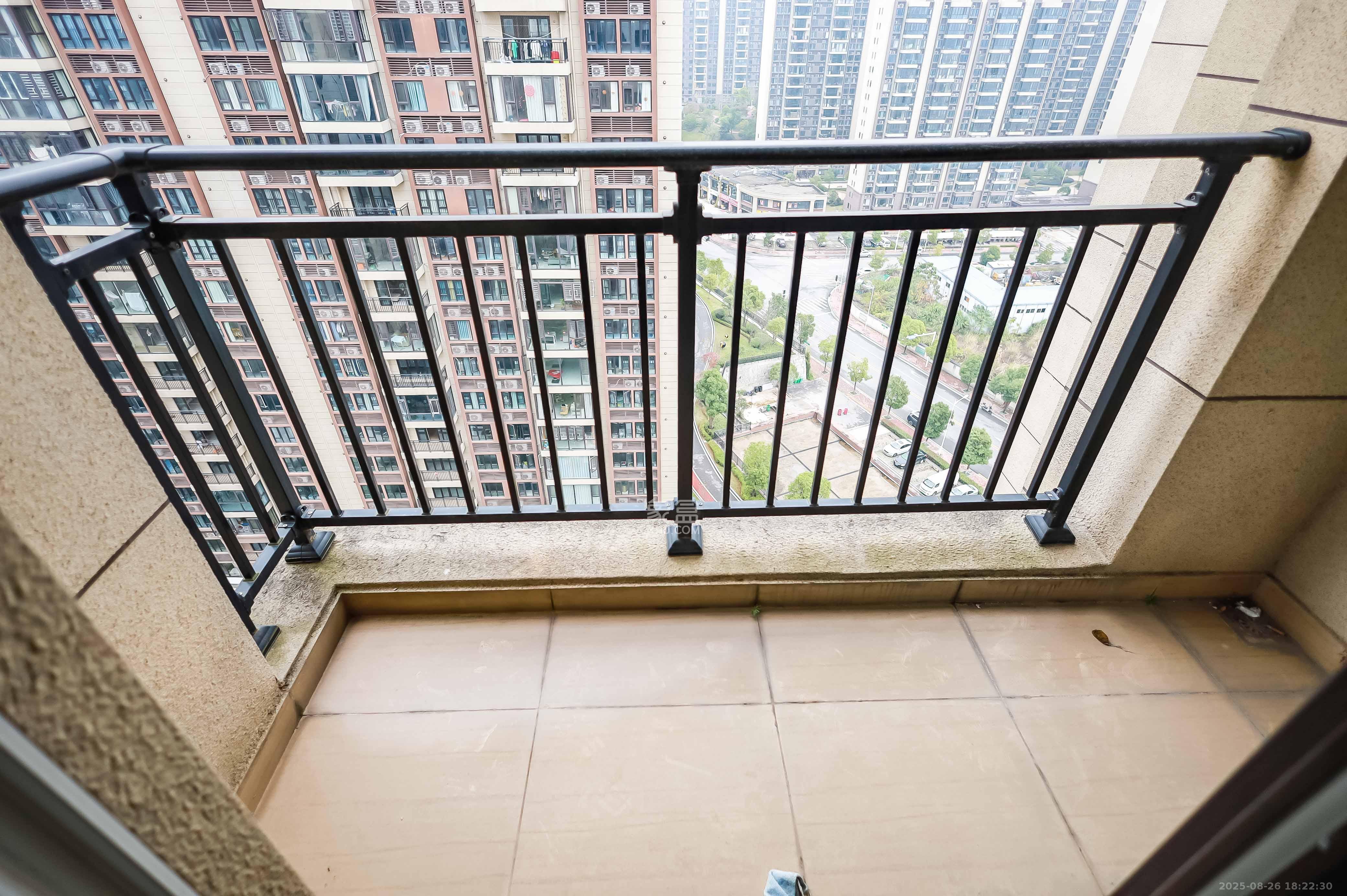 碧桂园荟隽棠  4室2厅2卫    126.0万阳台