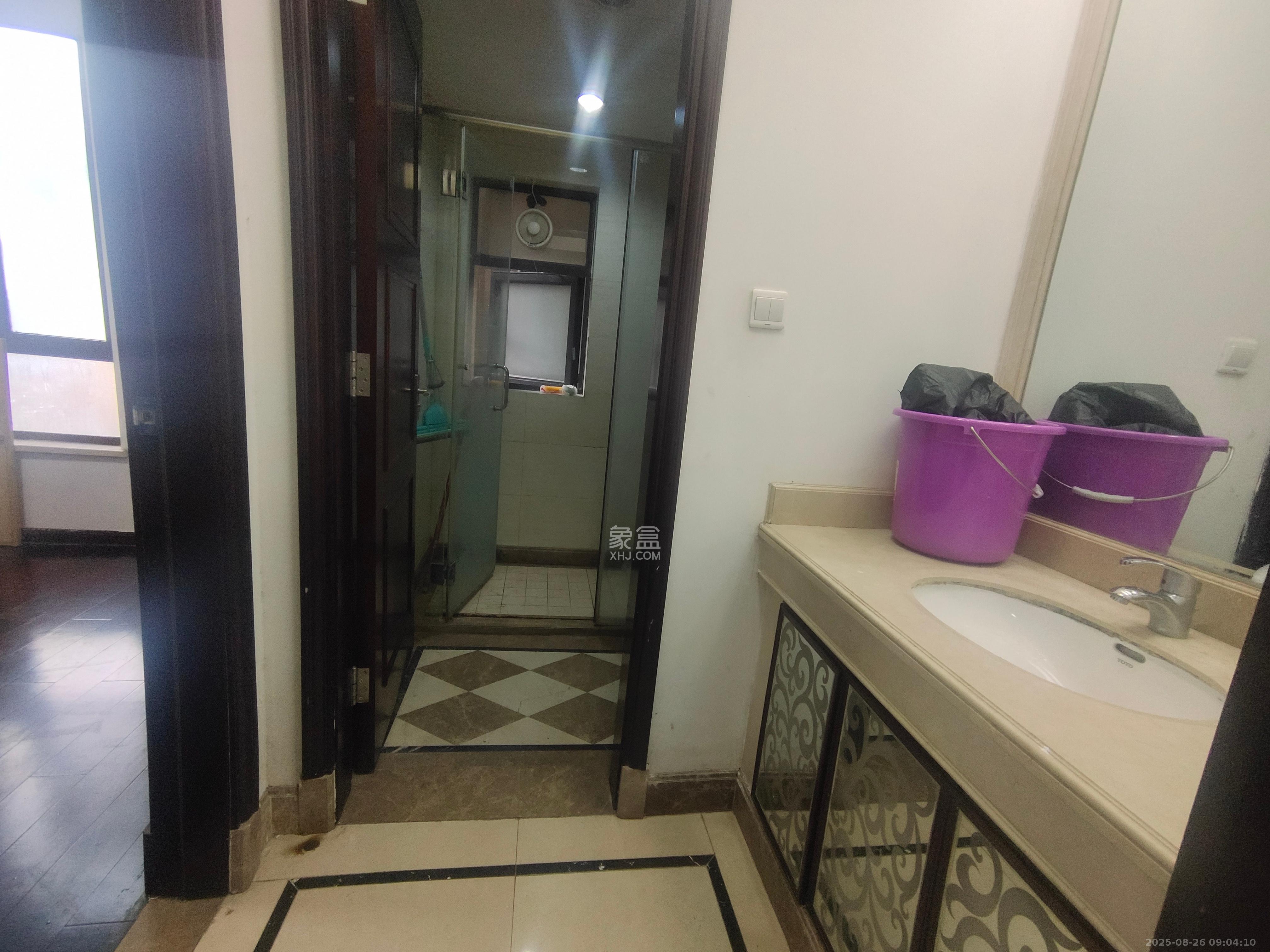 中海国际一期  3室2厅2卫    2100.0元/月 中海国际一期  3室2厅2卫    2100.0元/月室内图