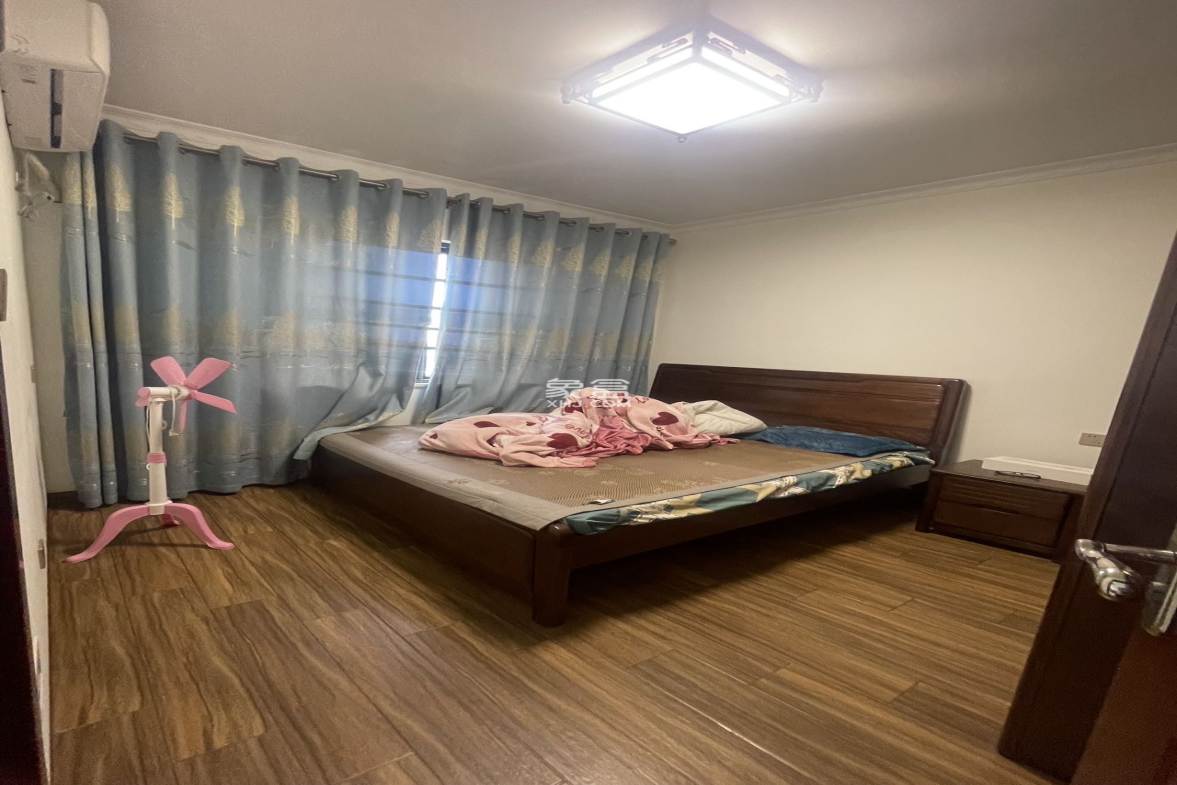 金盘名邸 3室2厅2卫 198.0万 金盘名邸 3室2厅2卫 198.0万客厅