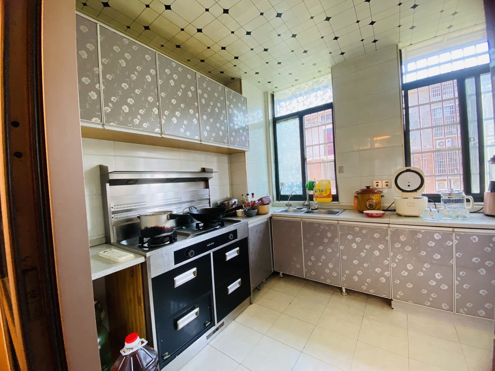 四海花园  2室2厅1卫    900.0元/月 四海花园  2室2厅1卫    900.0元/月室内图