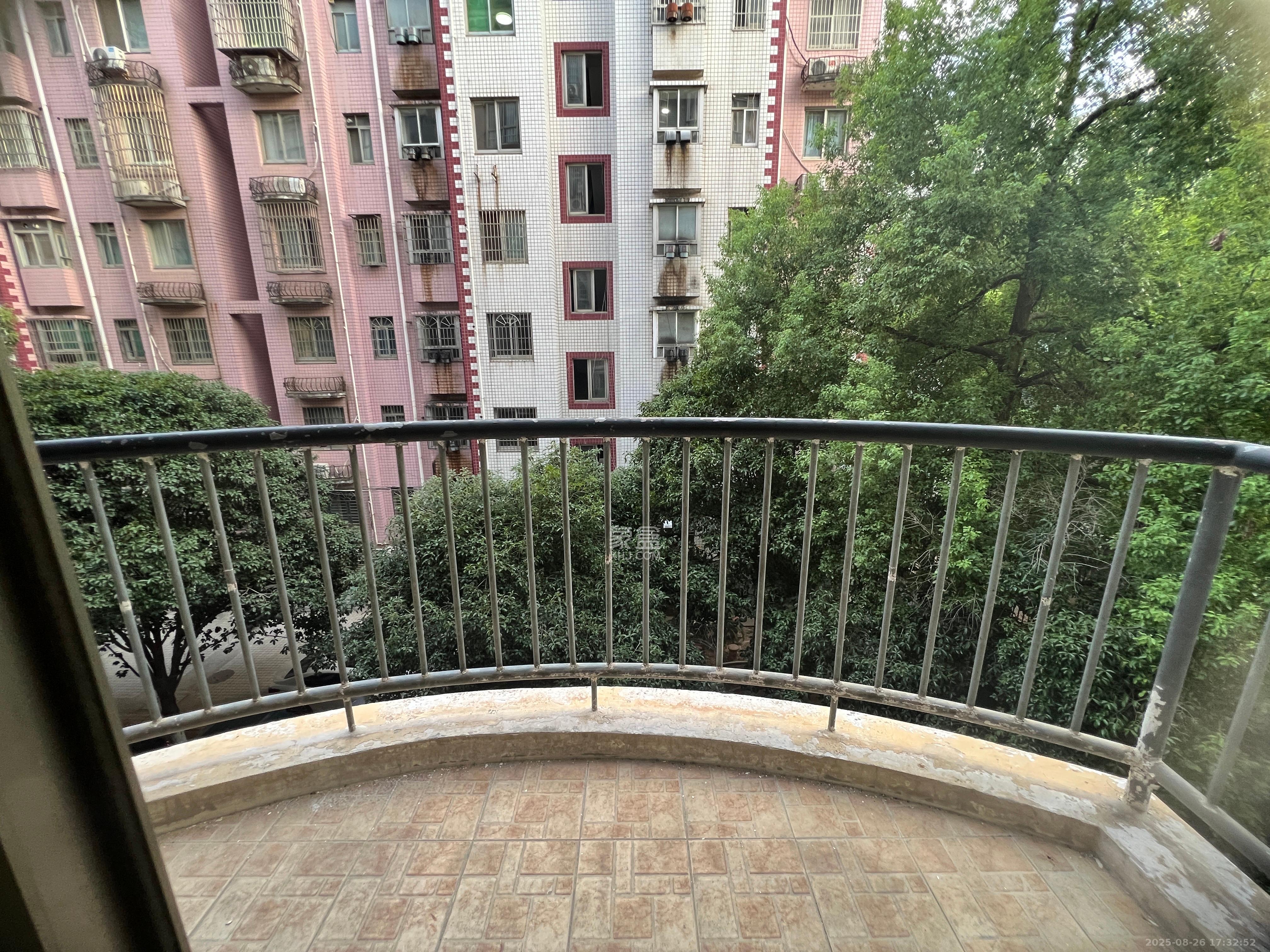 泰时新雅园  4室2厅1卫    2500.0元/月 泰时新雅园  4室2厅1卫    2500.0元/月室内图