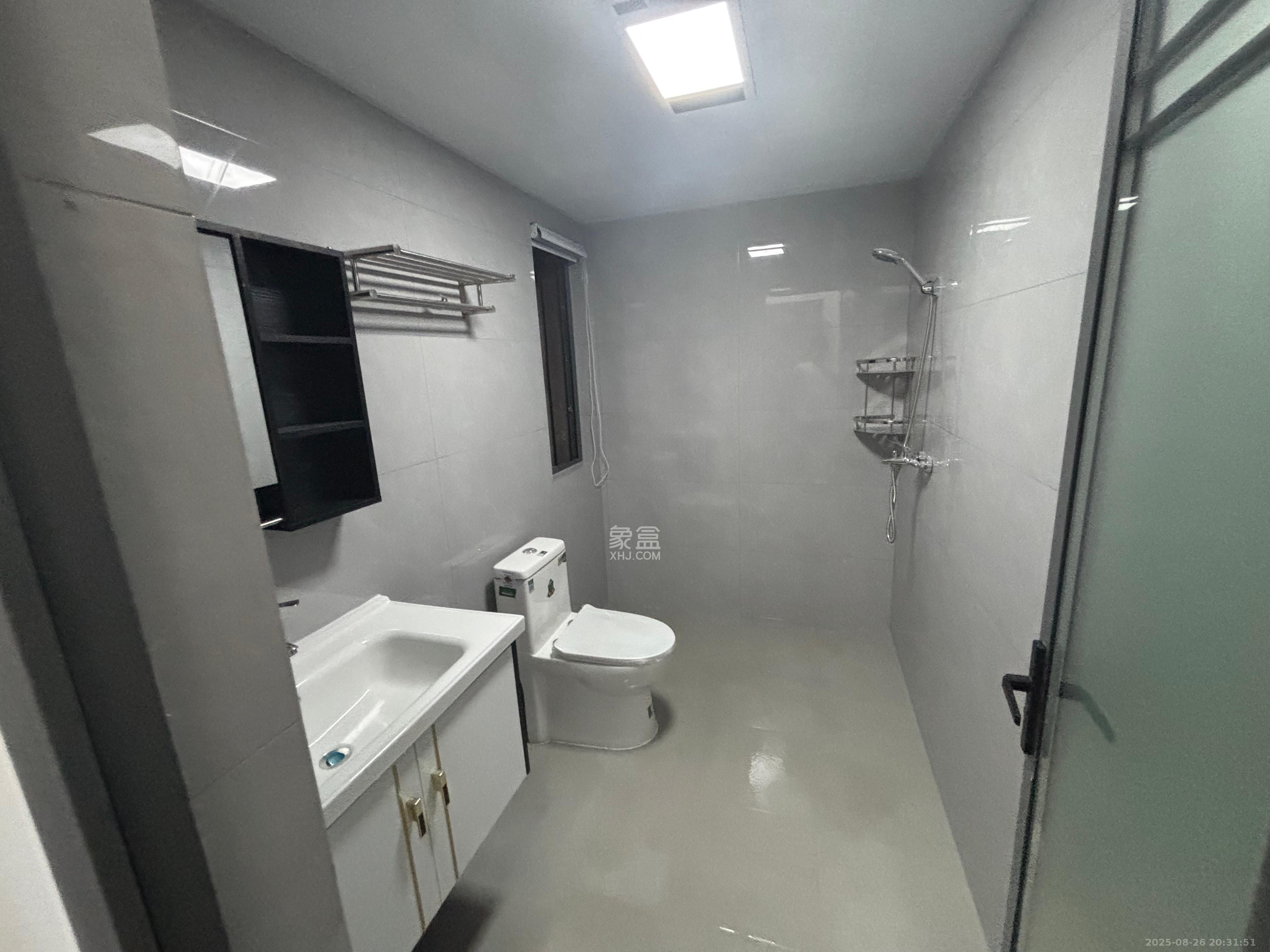 恒大揽湖苑(恒大林溪郡)  3室2厅2卫    2800.0元/月 恒大揽湖苑(恒大林溪郡)  3室2厅2卫    2800.0元/月室内图