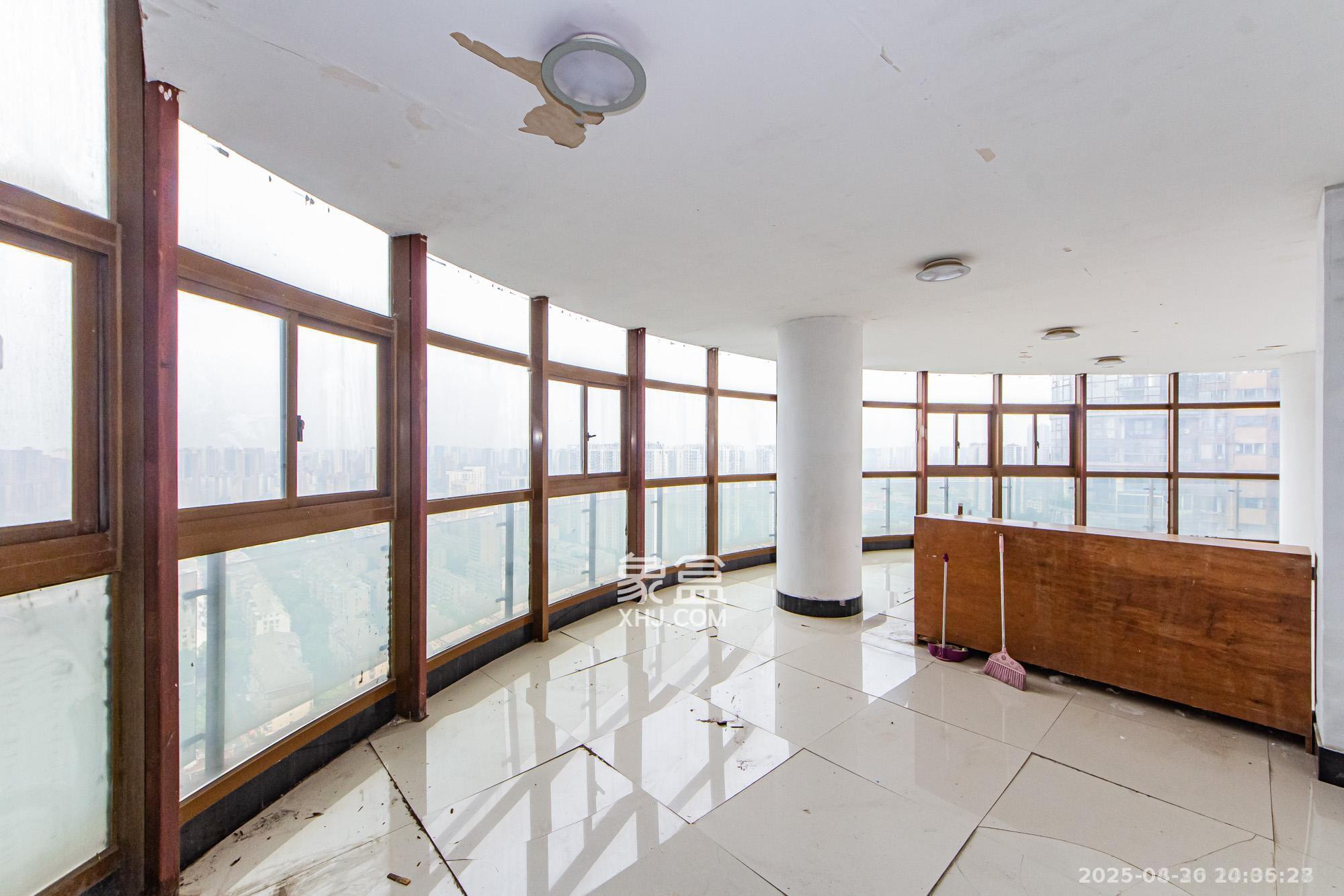 湘江世纪城富湾国际  5室2厅2卫    6000.0元/月 湘江世纪城富湾国际  5室2厅2卫    6000.0元/月室内图