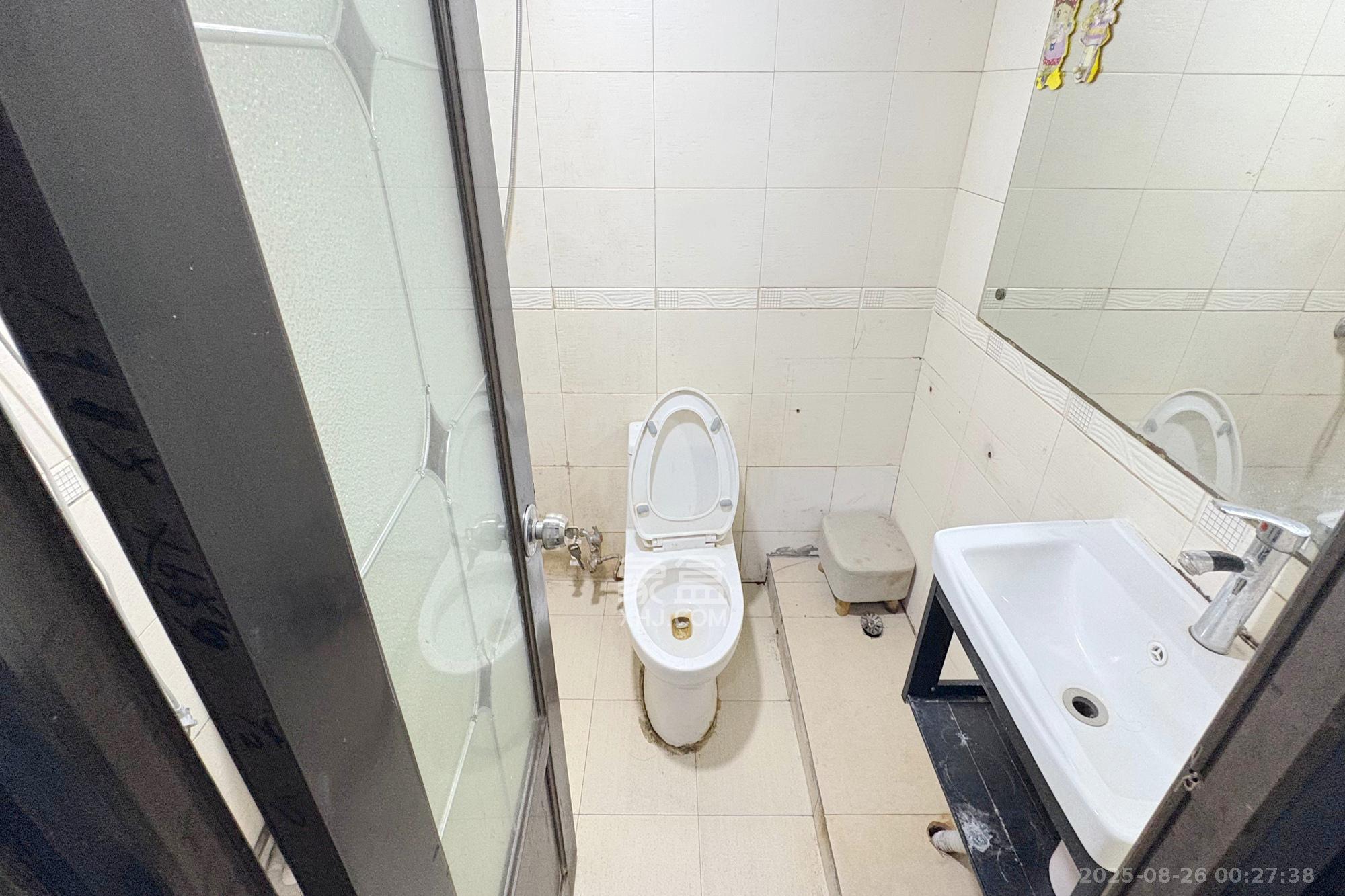 戥子桥散盘  3室1厅1卫    68.0万 戥子桥散盘  3室1厅1卫    68.0万卫生间