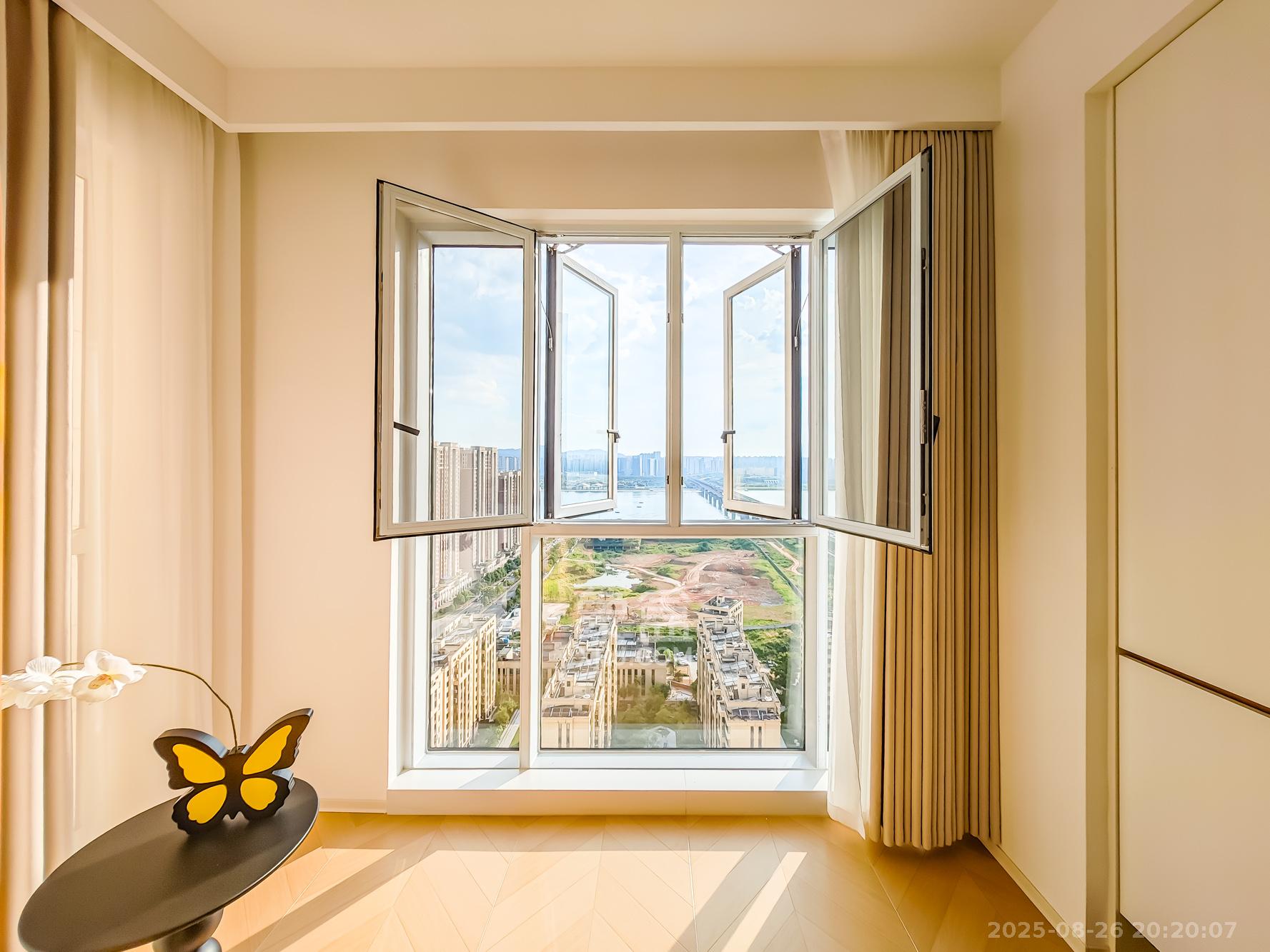 绿地海外滩二期  1室0厅0卫    79.8万 绿地海外滩二期  1室0厅0卫    79.8万阳台