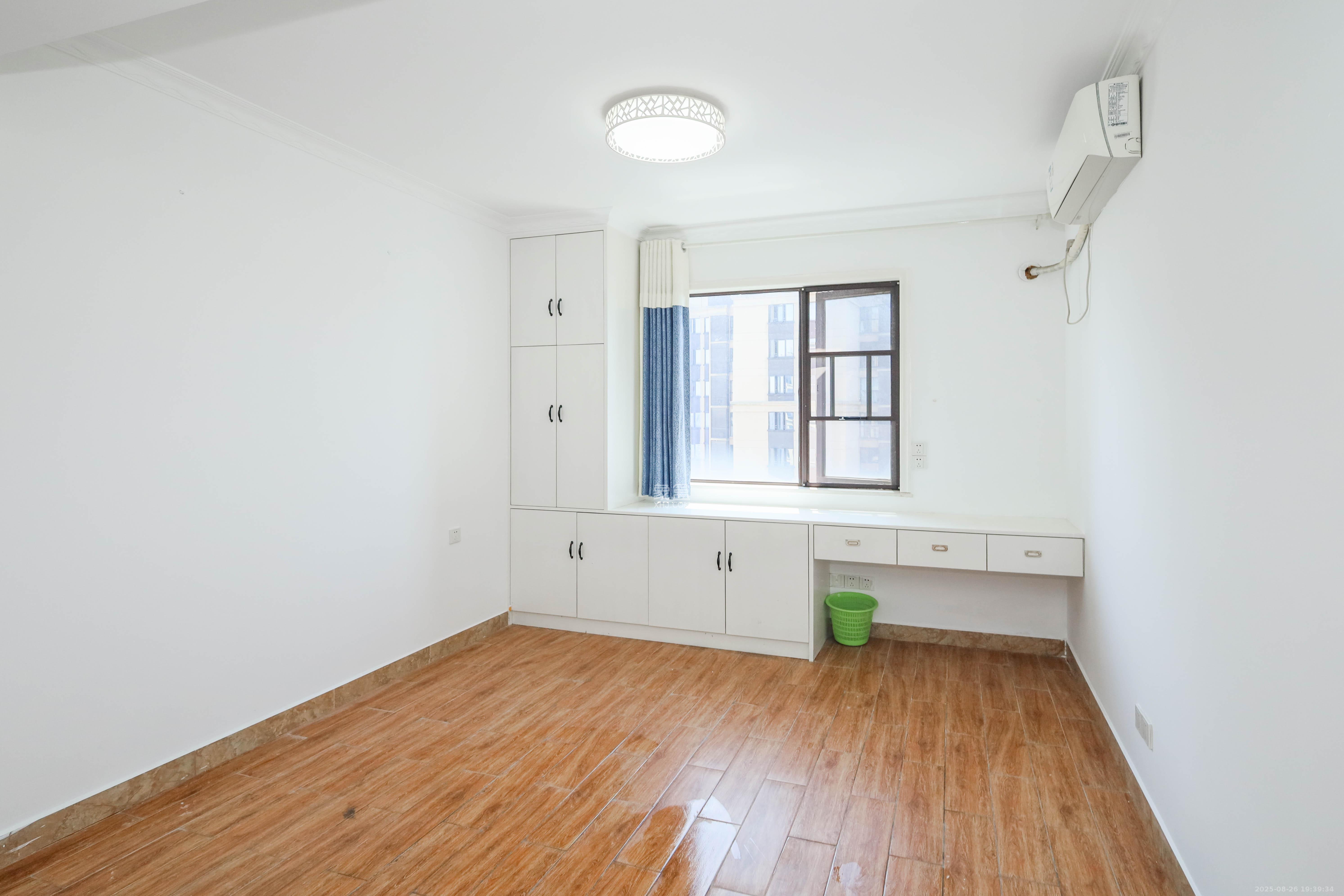 梅溪鑫苑名家  3室2厅2卫    98.0万 梅溪鑫苑名家  3室2厅2卫    98.0万卧室