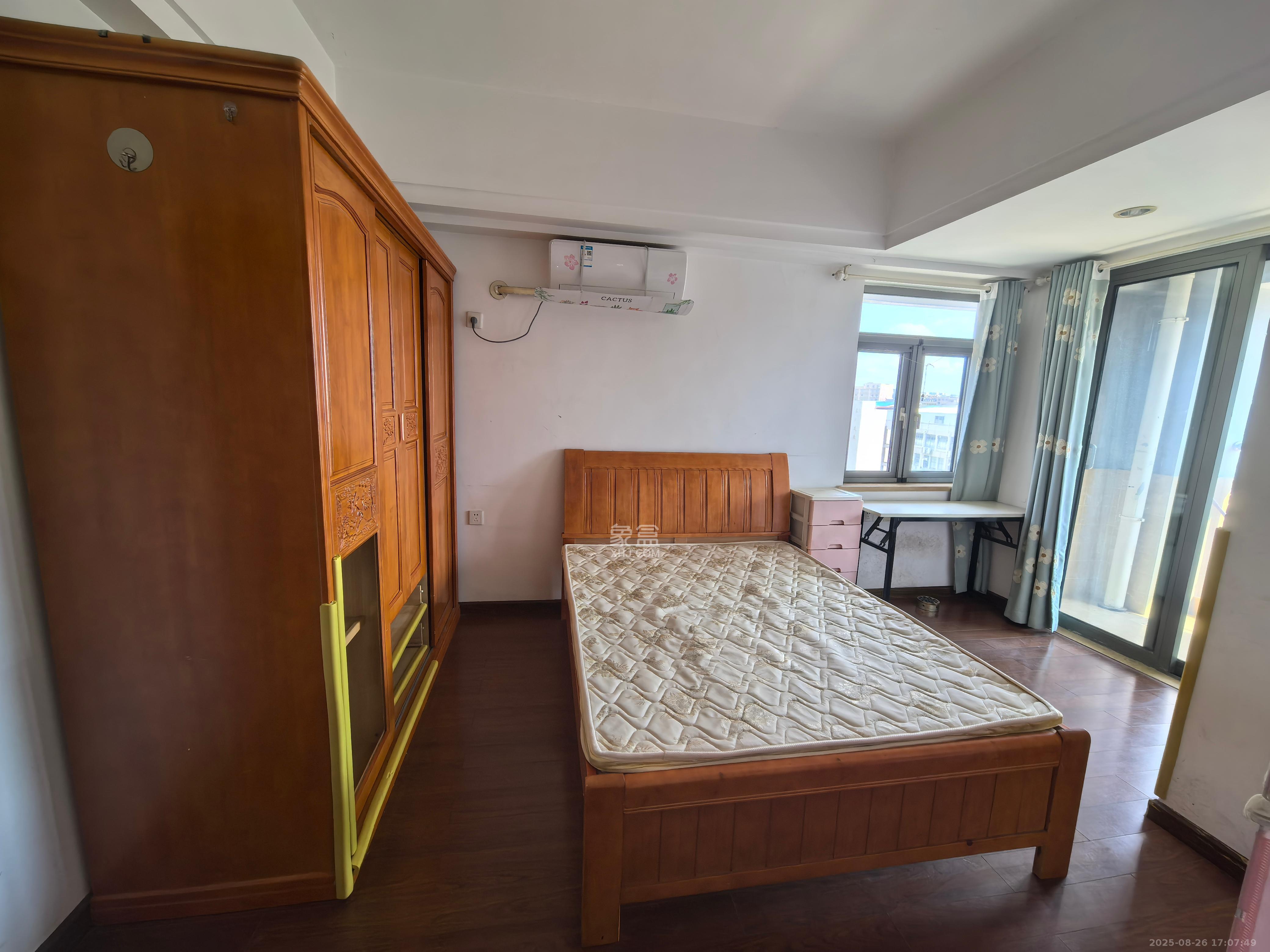 环宇天地、中海地产(中信城市广场二期)  2室2厅1卫    1700.0元/月 环宇天地、中海地产(中信城市广场二期)  2室2厅1卫    1700.0元/月室内图