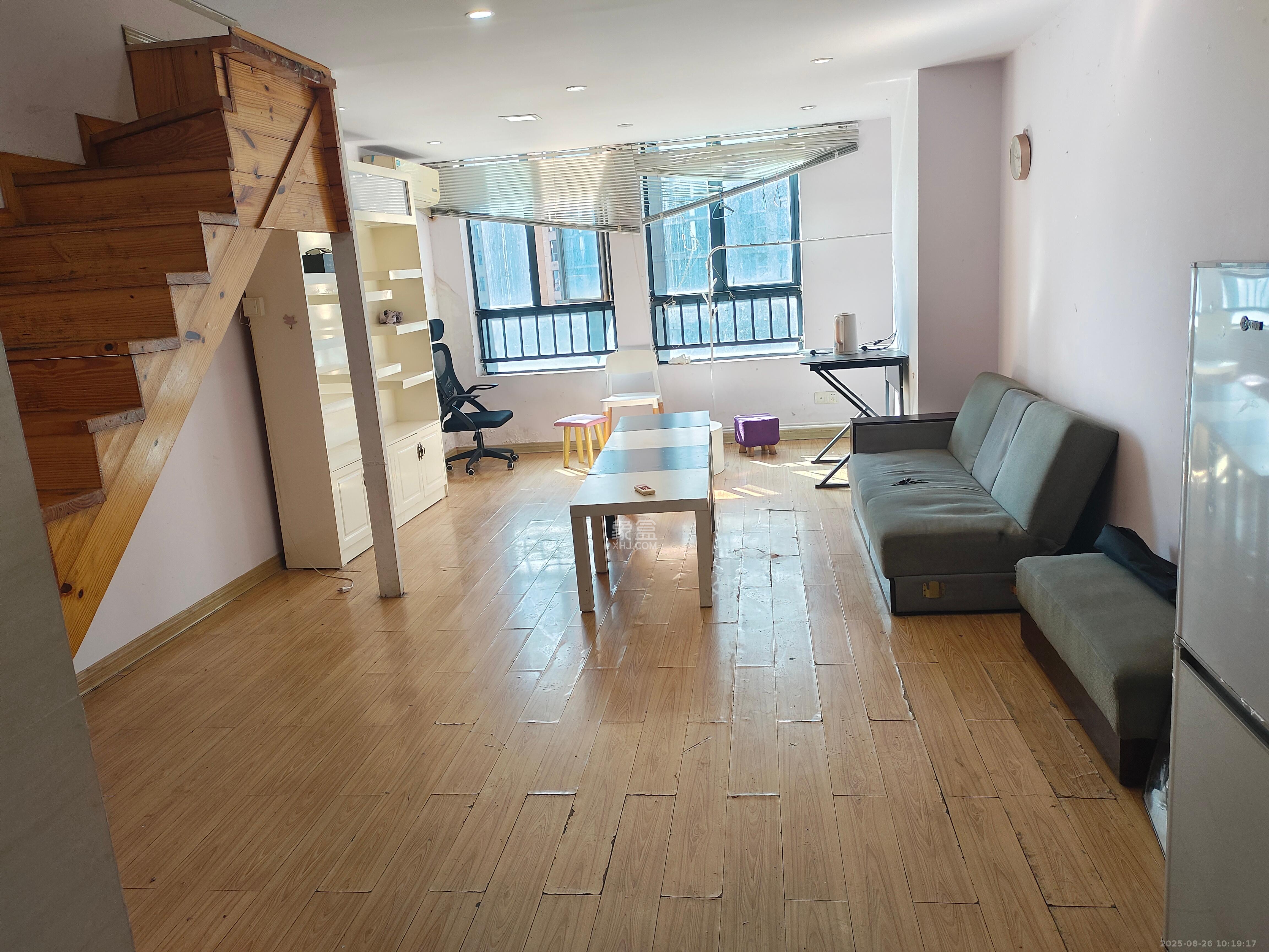 融圣国际  2室1厅1卫    1800.0元/月 融圣国际  2室1厅1卫    1800.0元/月