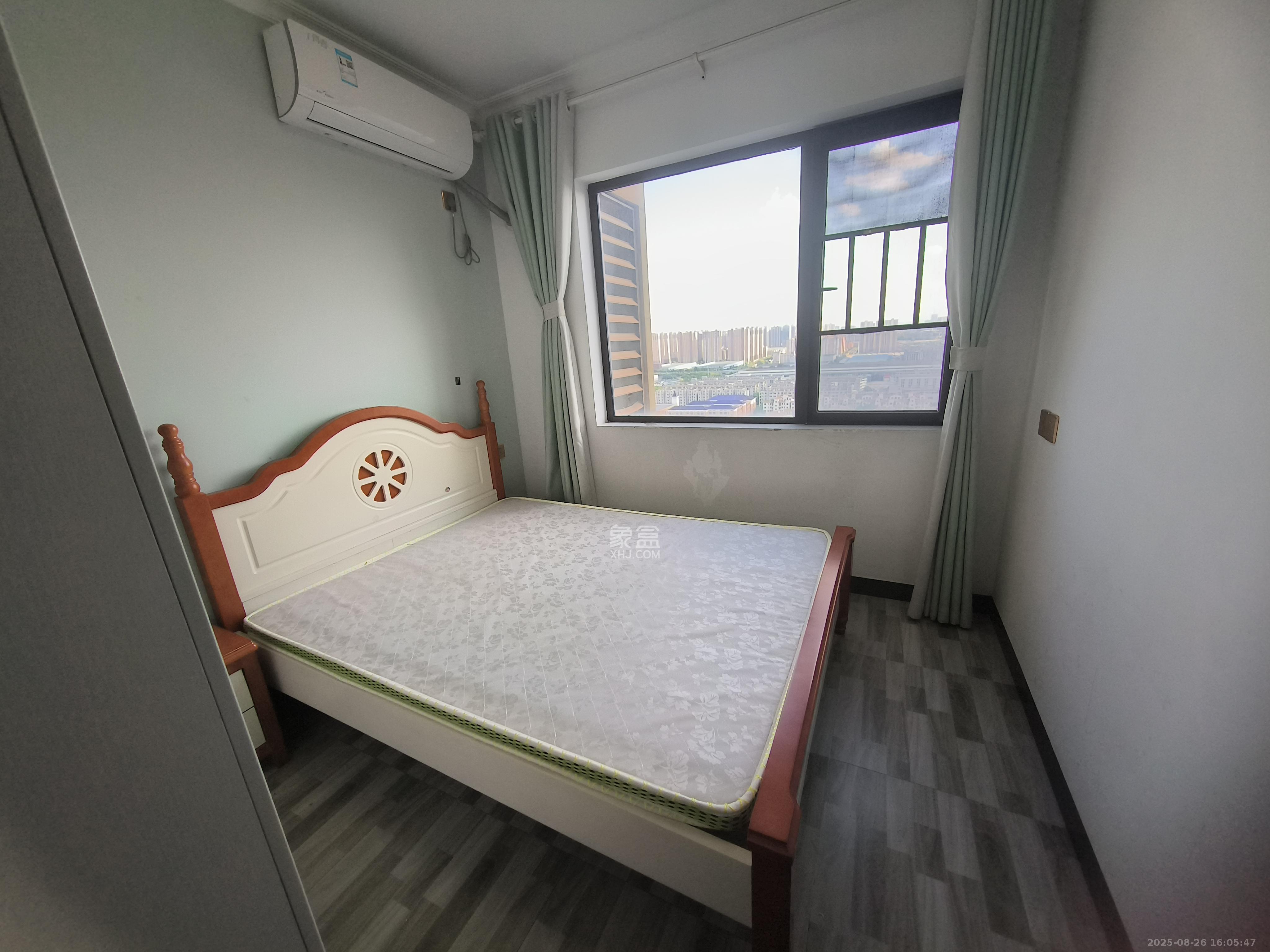 华润置地广场二期 3室2厅1卫 2200.0元/月 华润置地广场二期 3室2厅1卫 2200.0元/月室内图