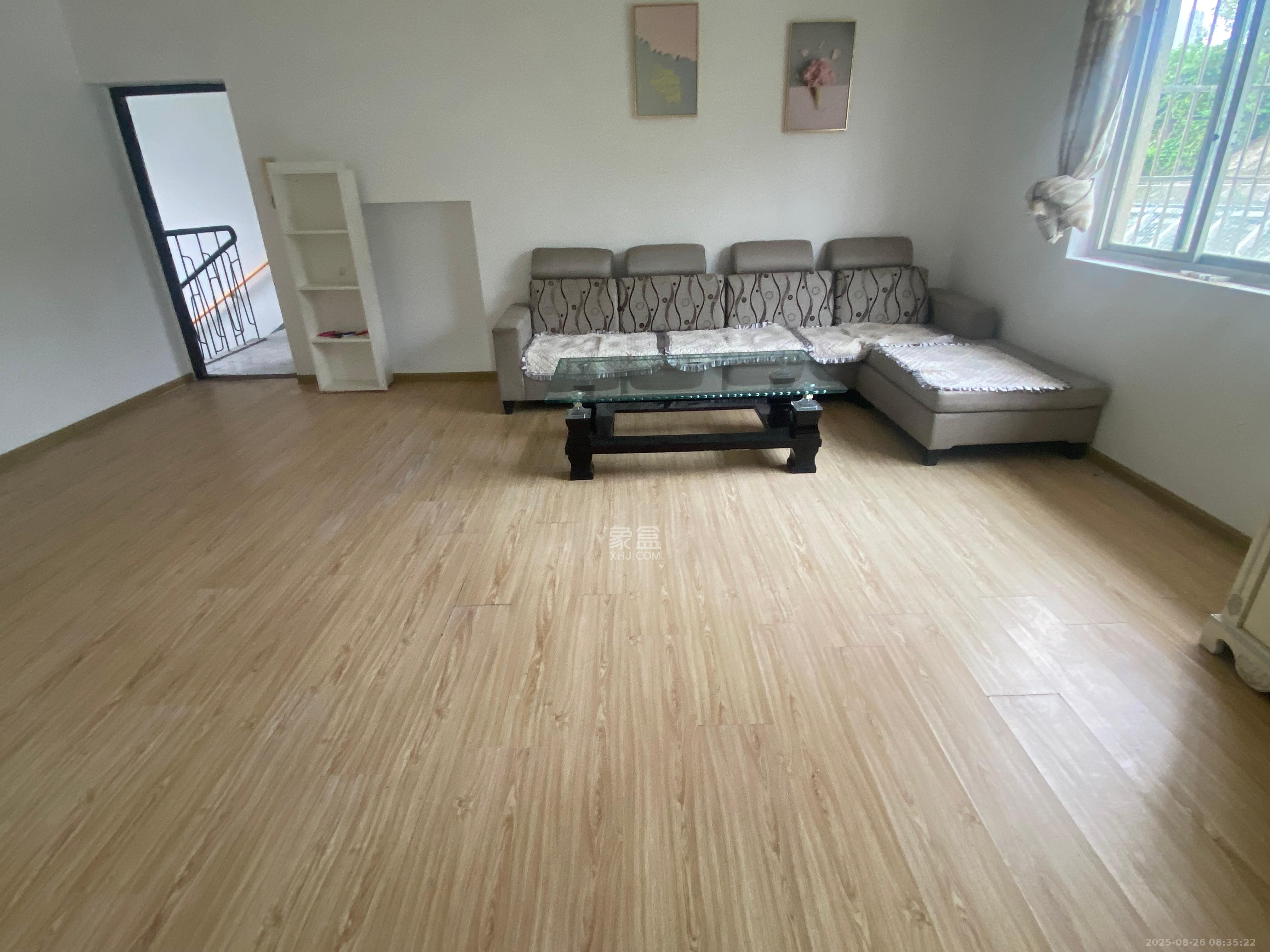 木材厂宿舍（南湖医院对面）  3室1厅1卫   2300.00元/月