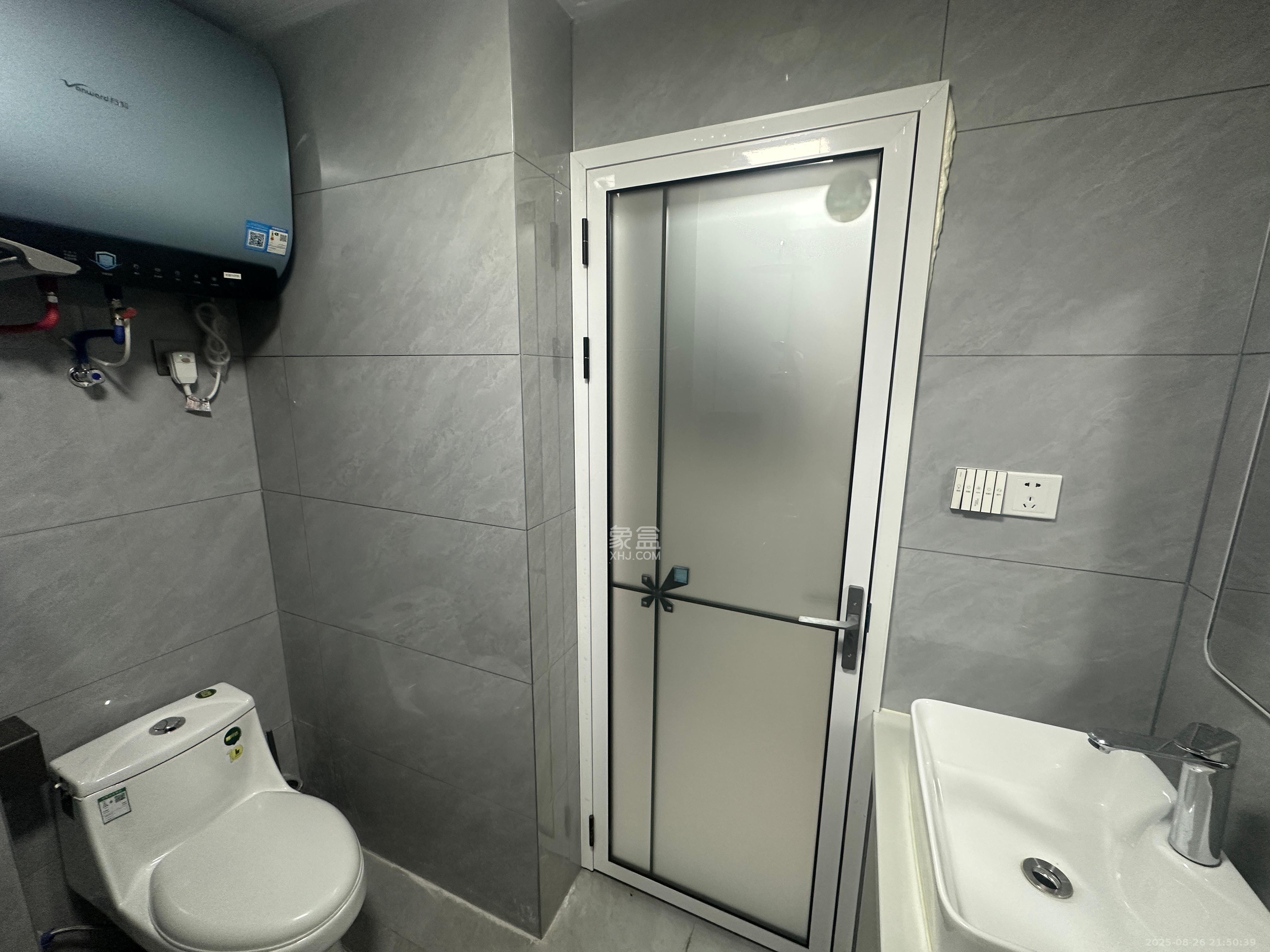 臻园  1室1厅1卫    1300.0元/月 臻园  1室1厅1卫    1300.0元/月室内图1