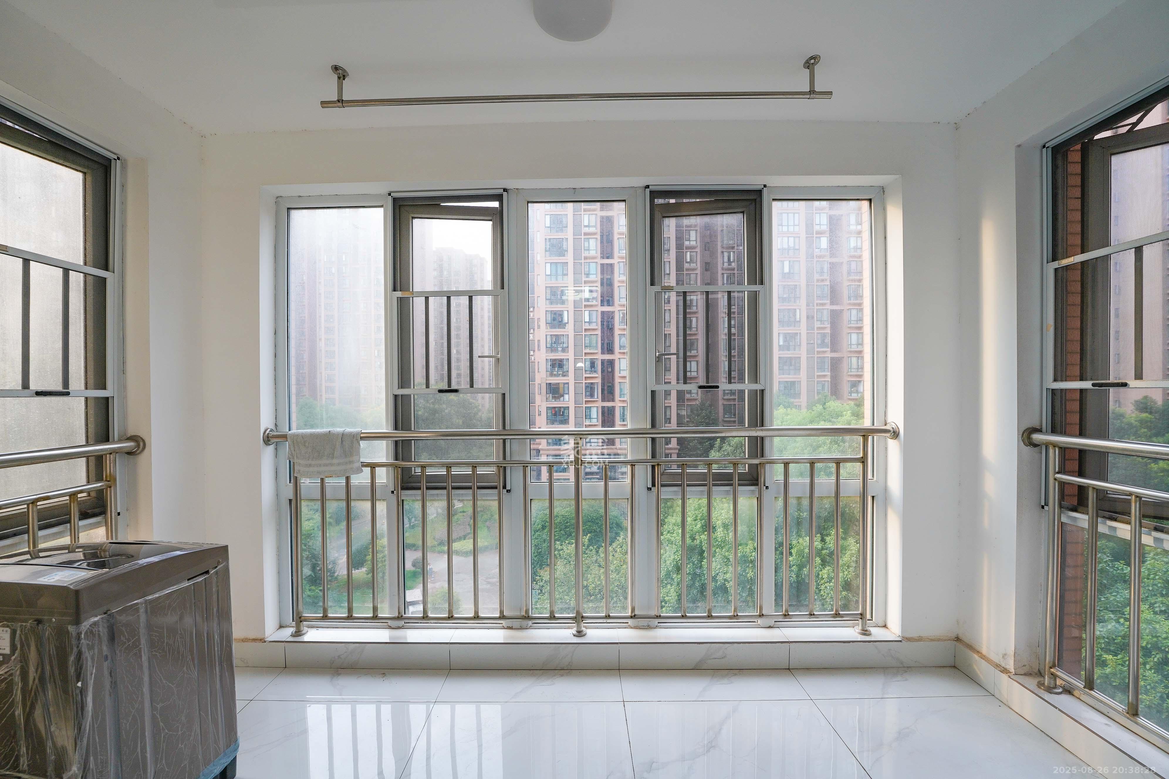 丽发新城  2室2厅1卫    58.0万 丽发新城  2室2厅1卫    58.0万阳台