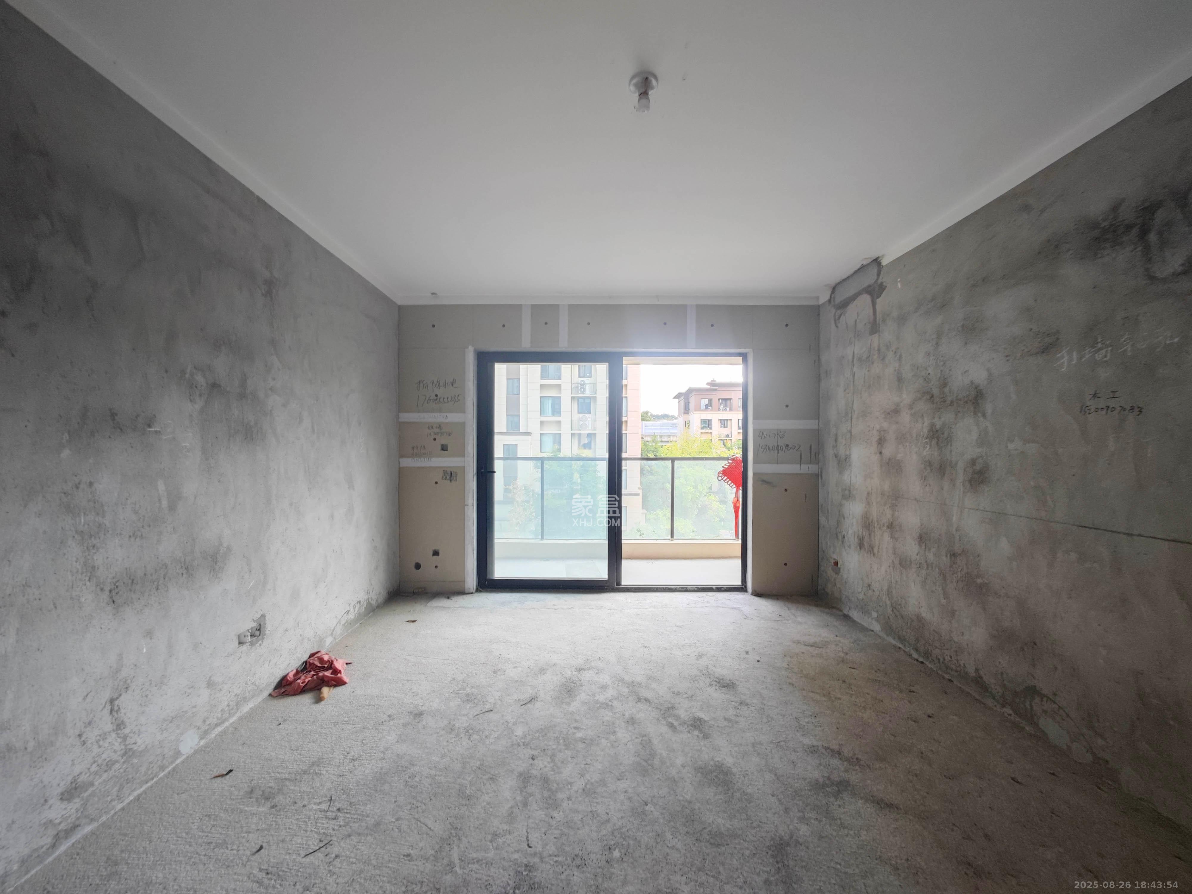 远洋红星天铂一期 4室2厅2卫 149.0万 远洋红星天铂一期 4室2厅2卫 149.0万客厅