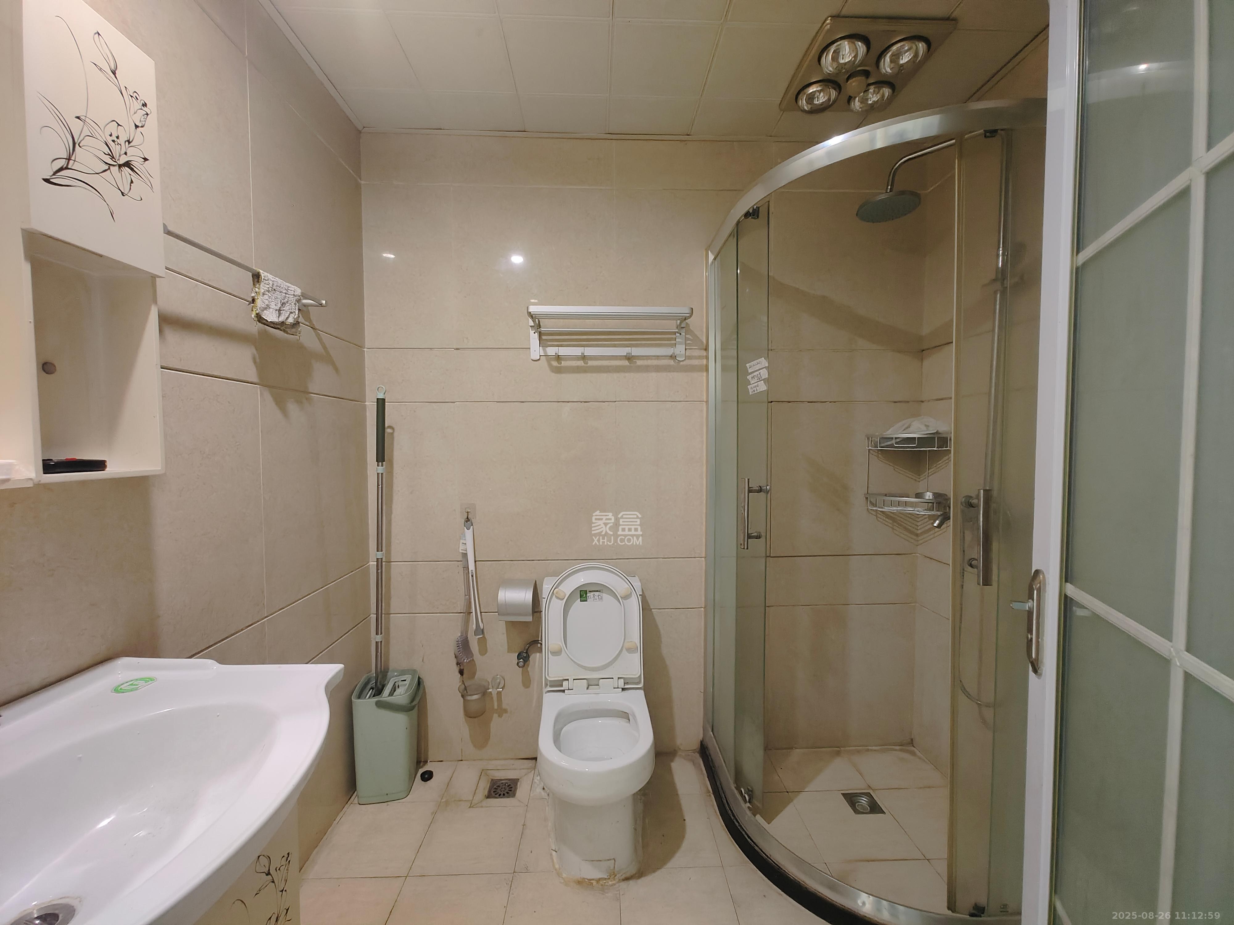 奥克斯广场  1室1厅1卫    1800.0元/月室内图