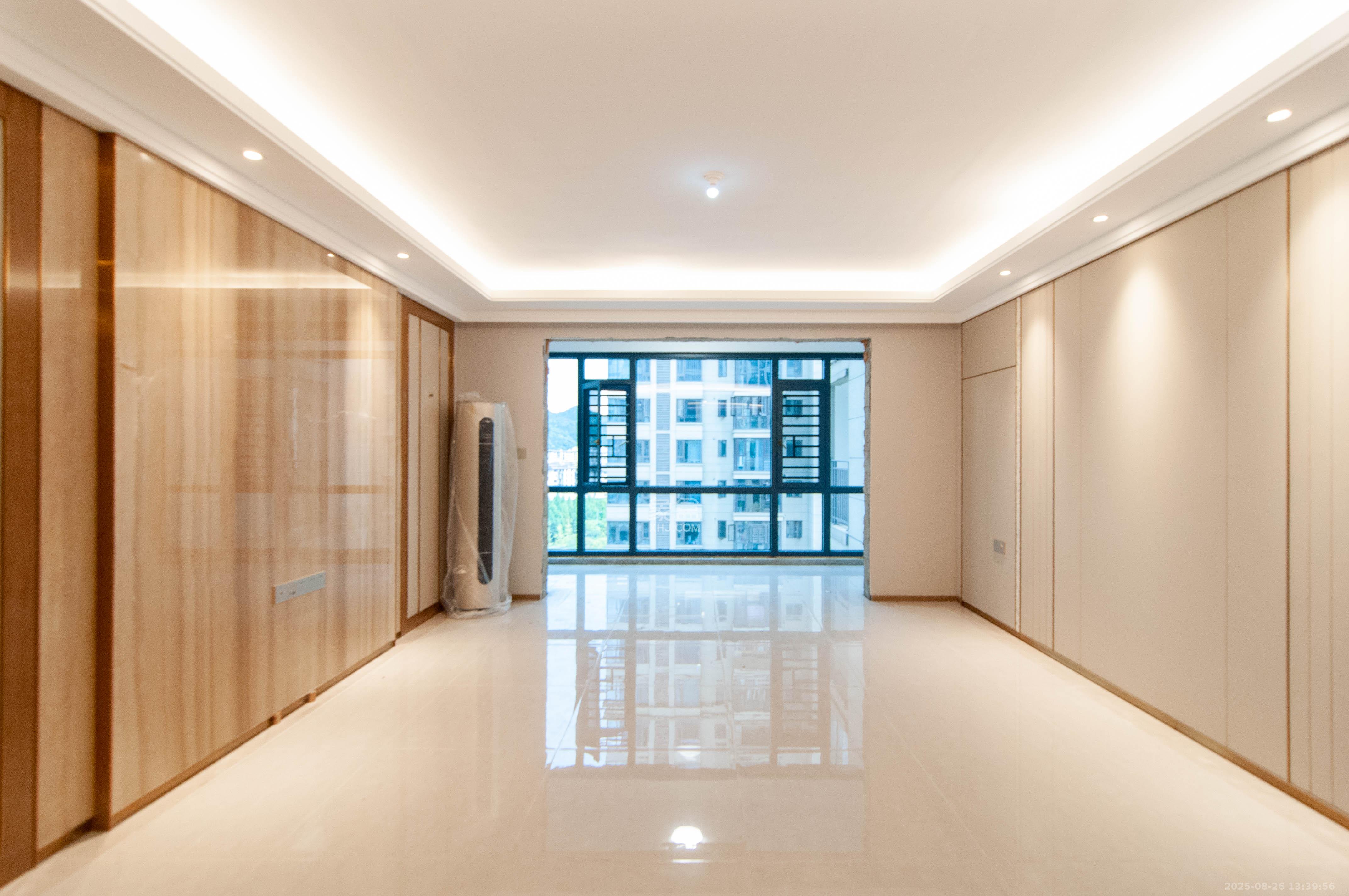 梅溪湖金茂湾  4室2厅2卫    235.0万 梅溪湖金茂湾  4室2厅2卫    235.0万客厅