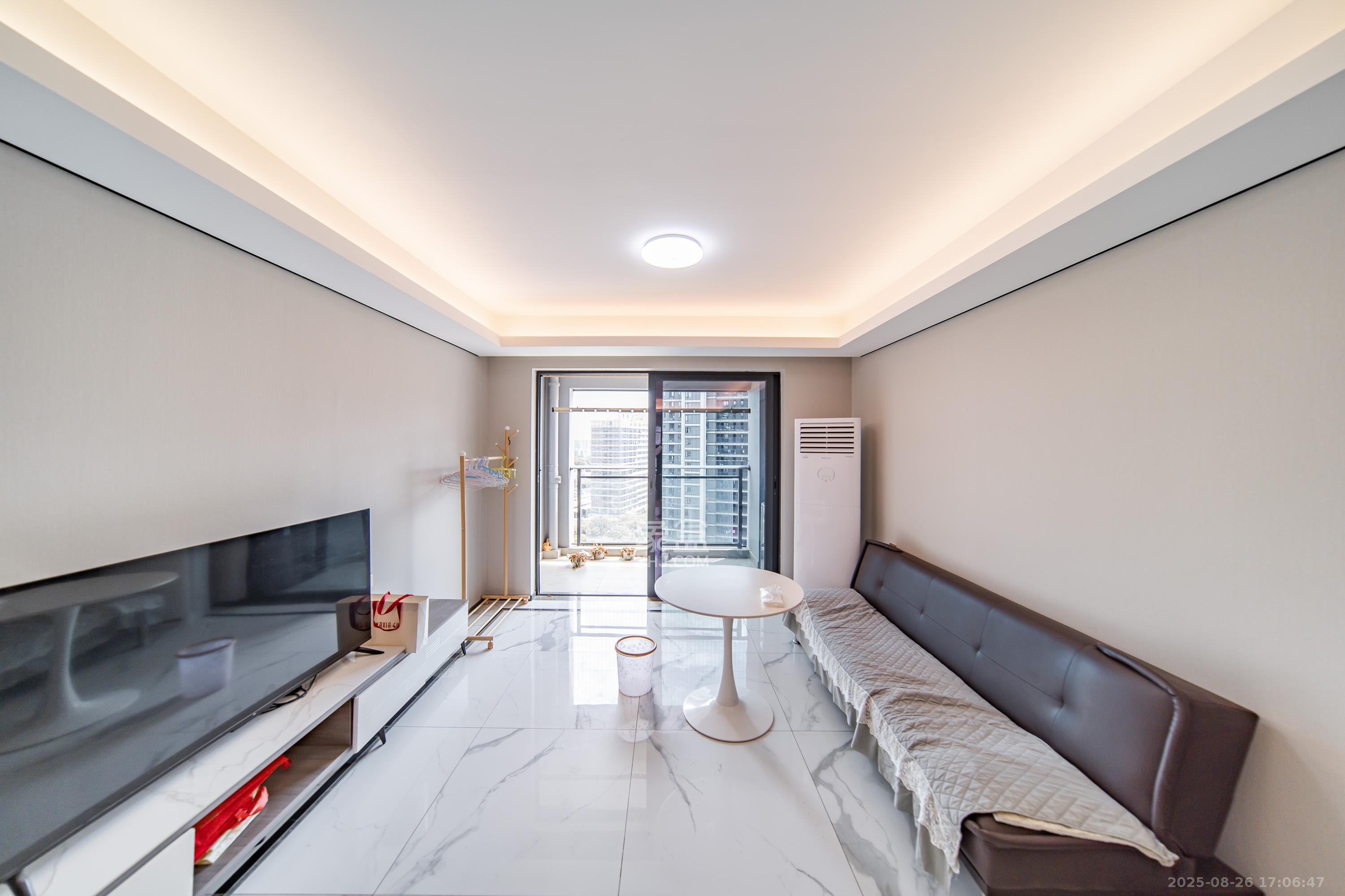 中海阅麓山二期 3室2厅2卫 132.0万 中海阅麓山二期 3室2厅2卫 132.0万客厅