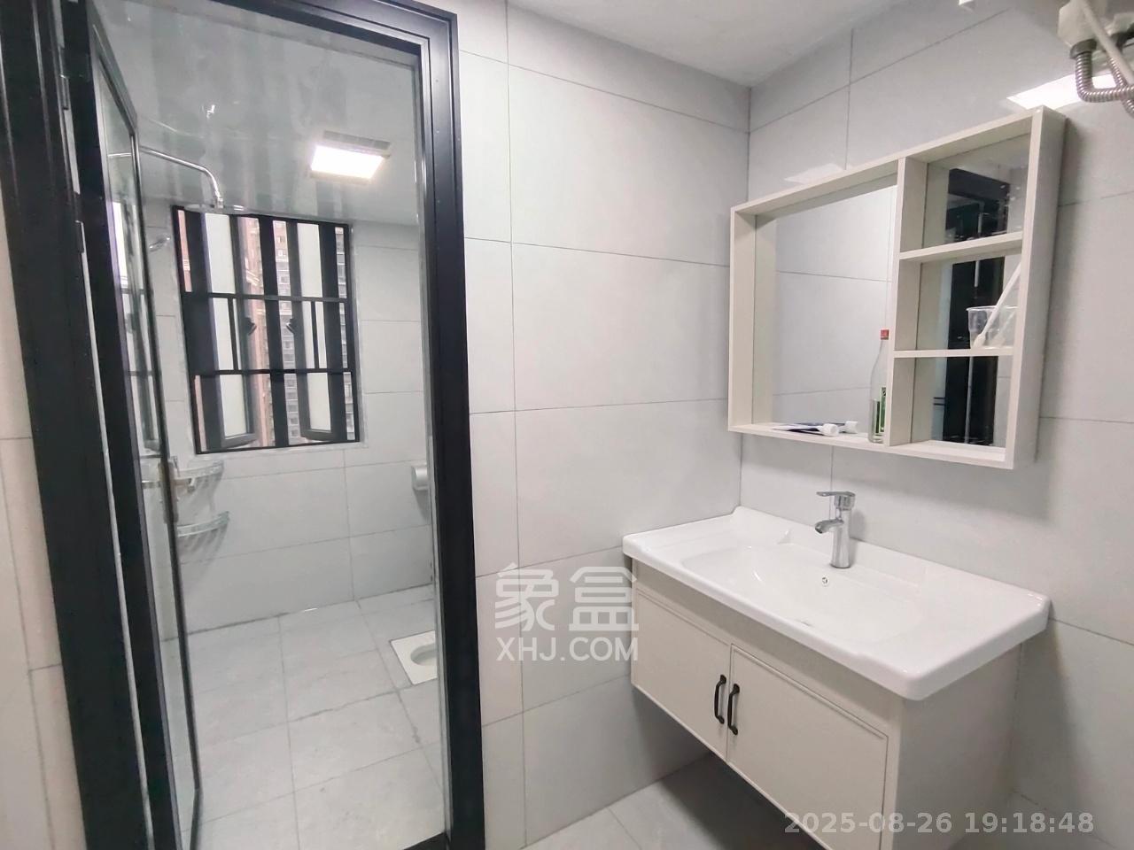 半山壹号  4室2厅2卫    3300.0元/月 半山壹号  4室2厅2卫    3300.0元/月室内图