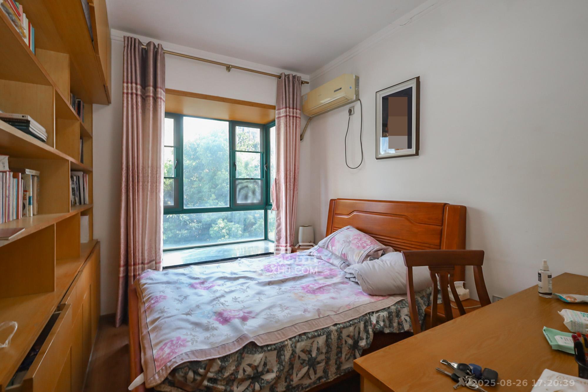 滨江金座  3室2厅2卫    160.0万 滨江金座  3室2厅2卫    160.0万卧室