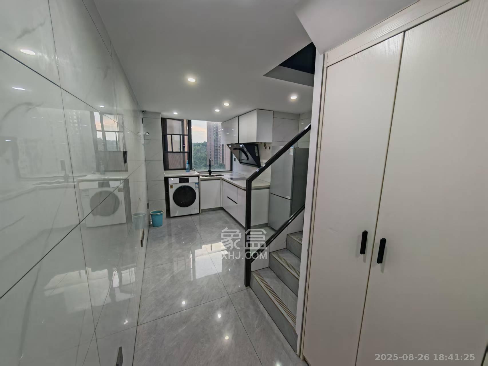 天麓轻奢国际  1室1厅1卫    1700.0元/月 天麓轻奢国际  1室1厅1卫    1700.0元/月室内图