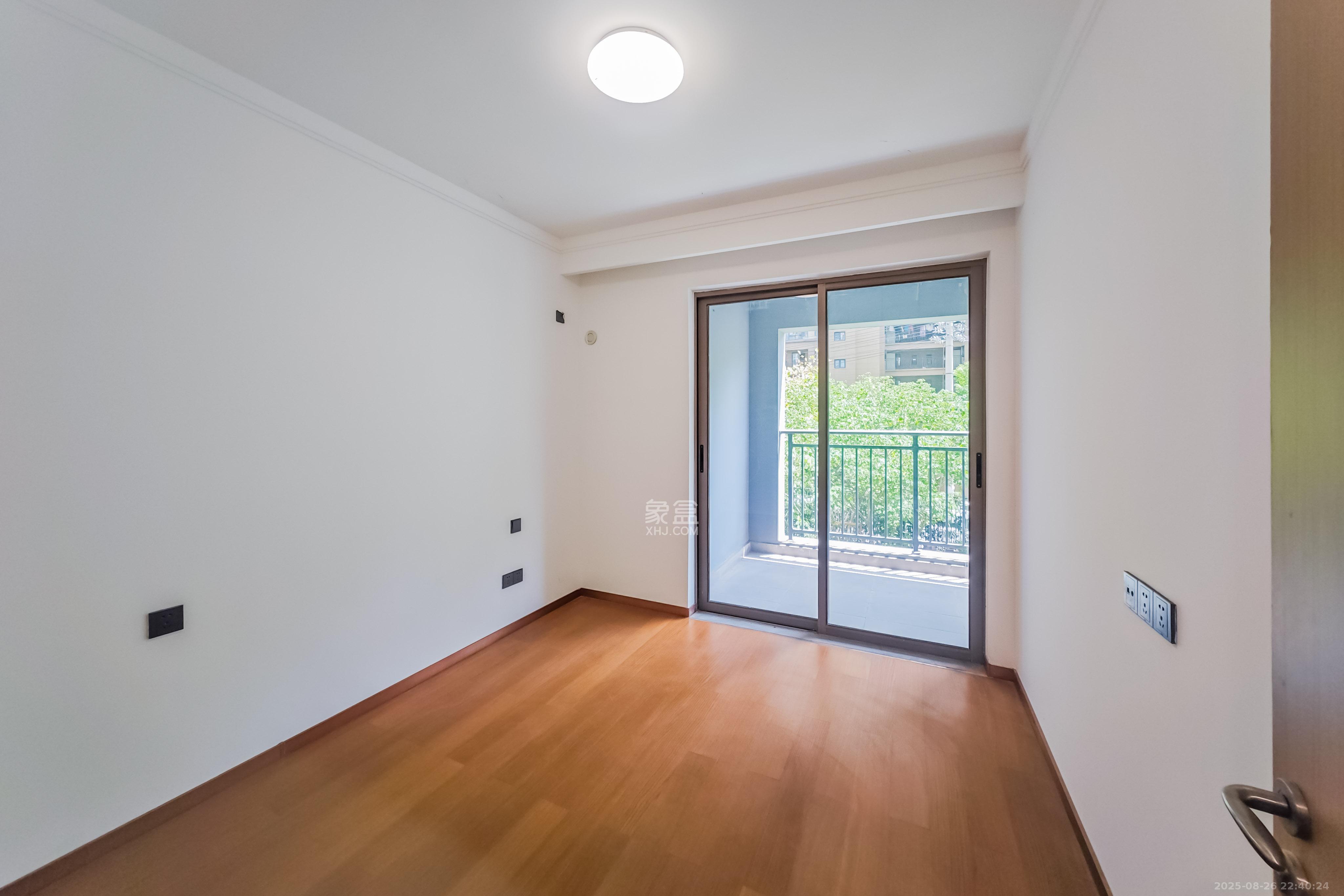 旭辉雨花郡 3室2厅2卫 138.0万 旭辉雨花郡 3室2厅2卫 138.0万卧室