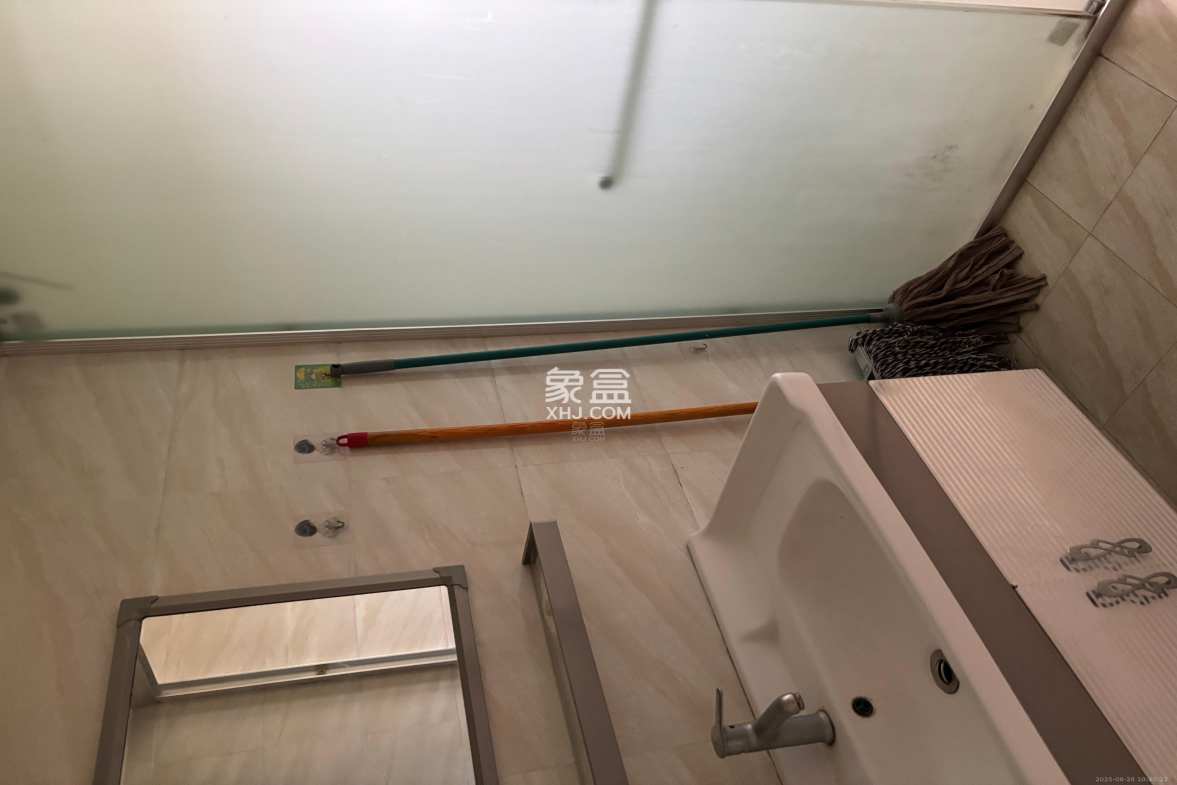 武广国际学苑 4室2厅2卫 2600.0元/月 武广国际学苑 4室2厅2卫 2600.0元/月室内图