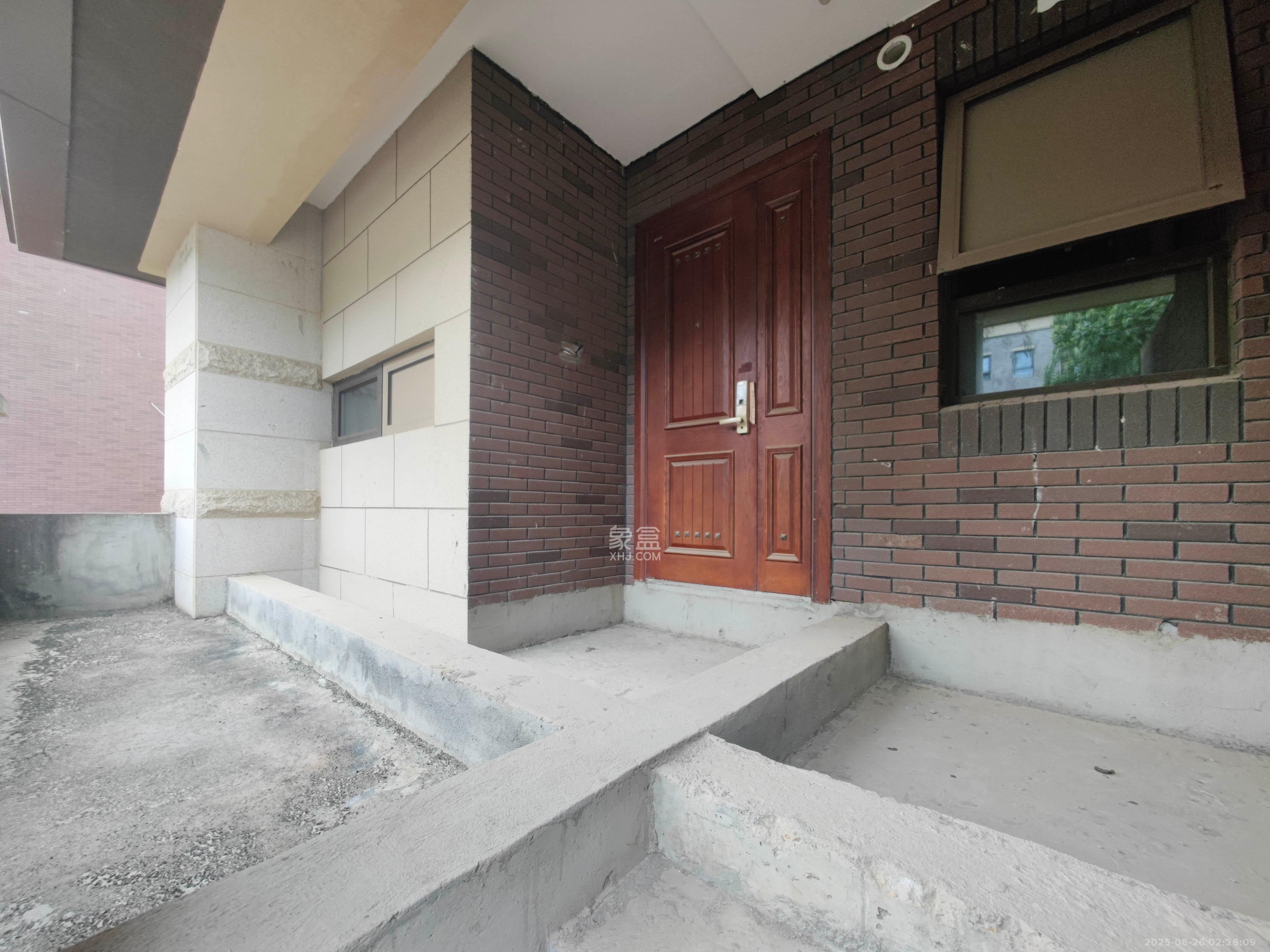 保利城(中航城国际社区、郡原美村) 5室2厅5卫 530.0万 保利城(中航城国际社区、郡原美村) 5室2厅5卫 530.0万阳台