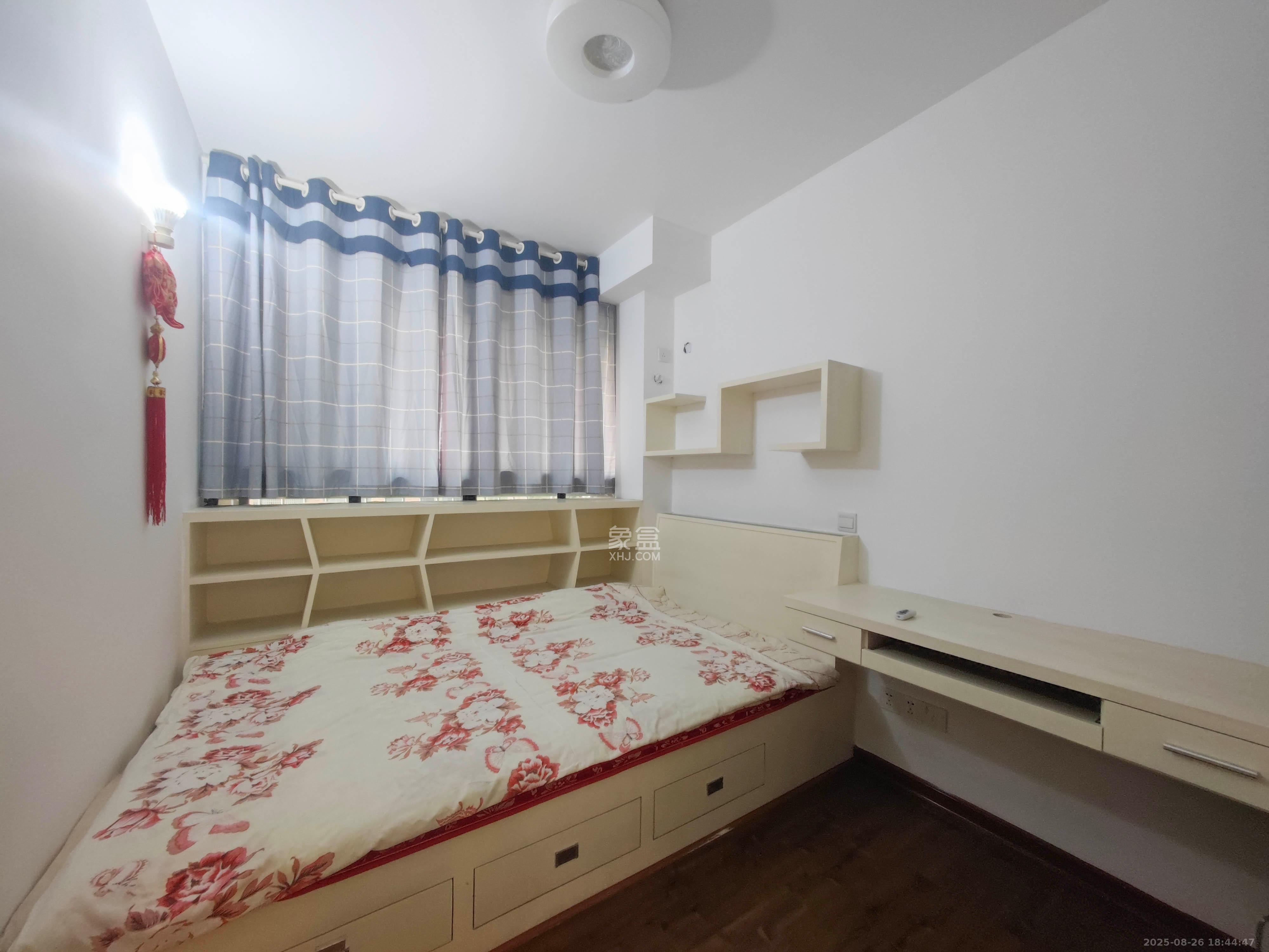 翡翠云天 3室2厅2卫 87.0万 翡翠云天 3室2厅2卫 87.0万卧室