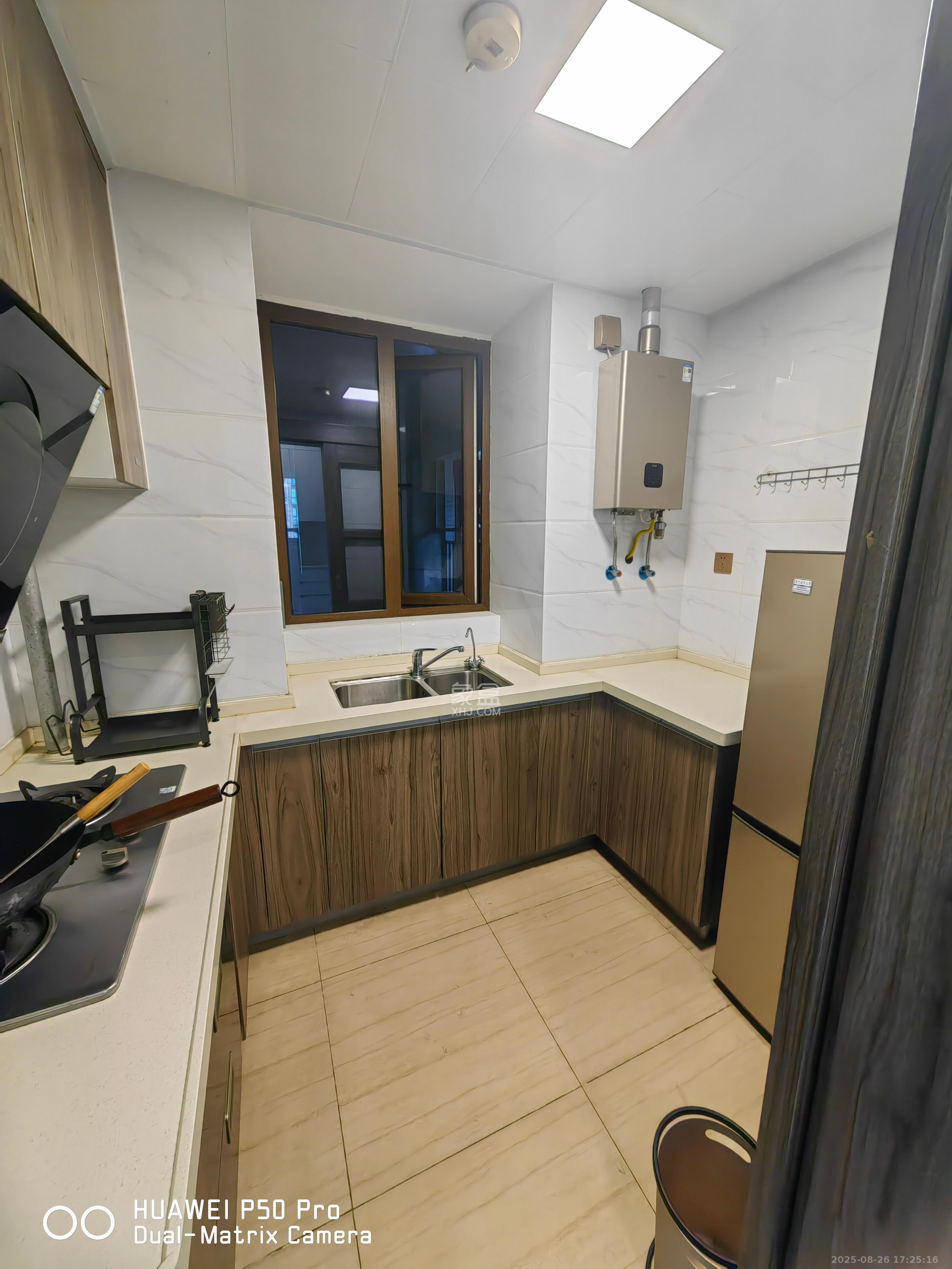 碧桂园星城首府  3室2厅2卫    2400.0元/月室内图