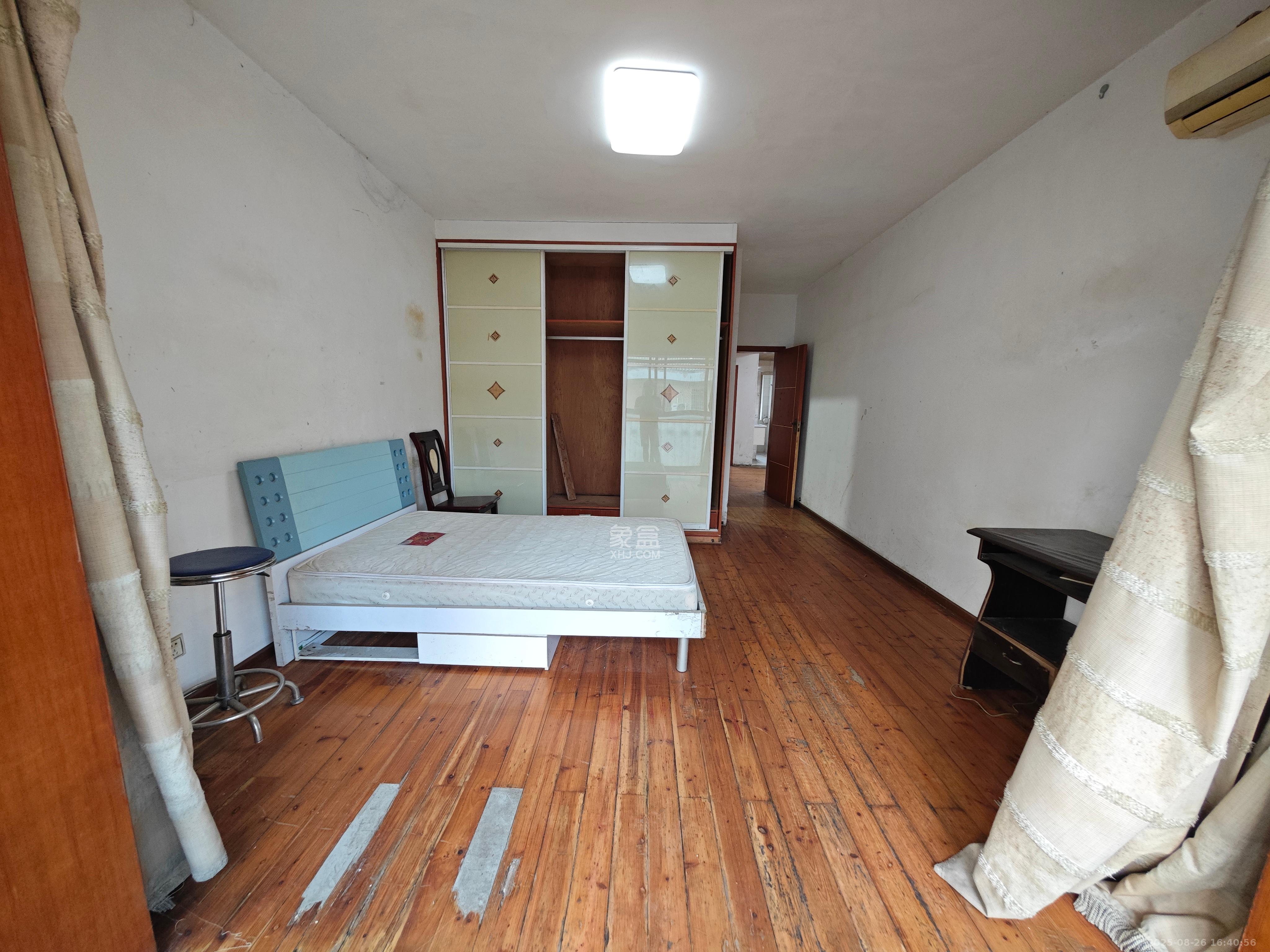 莲湖汽配城 4室2厅2卫 2200.0元/月 莲湖汽配城 4室2厅2卫 2200.0元/月室内图