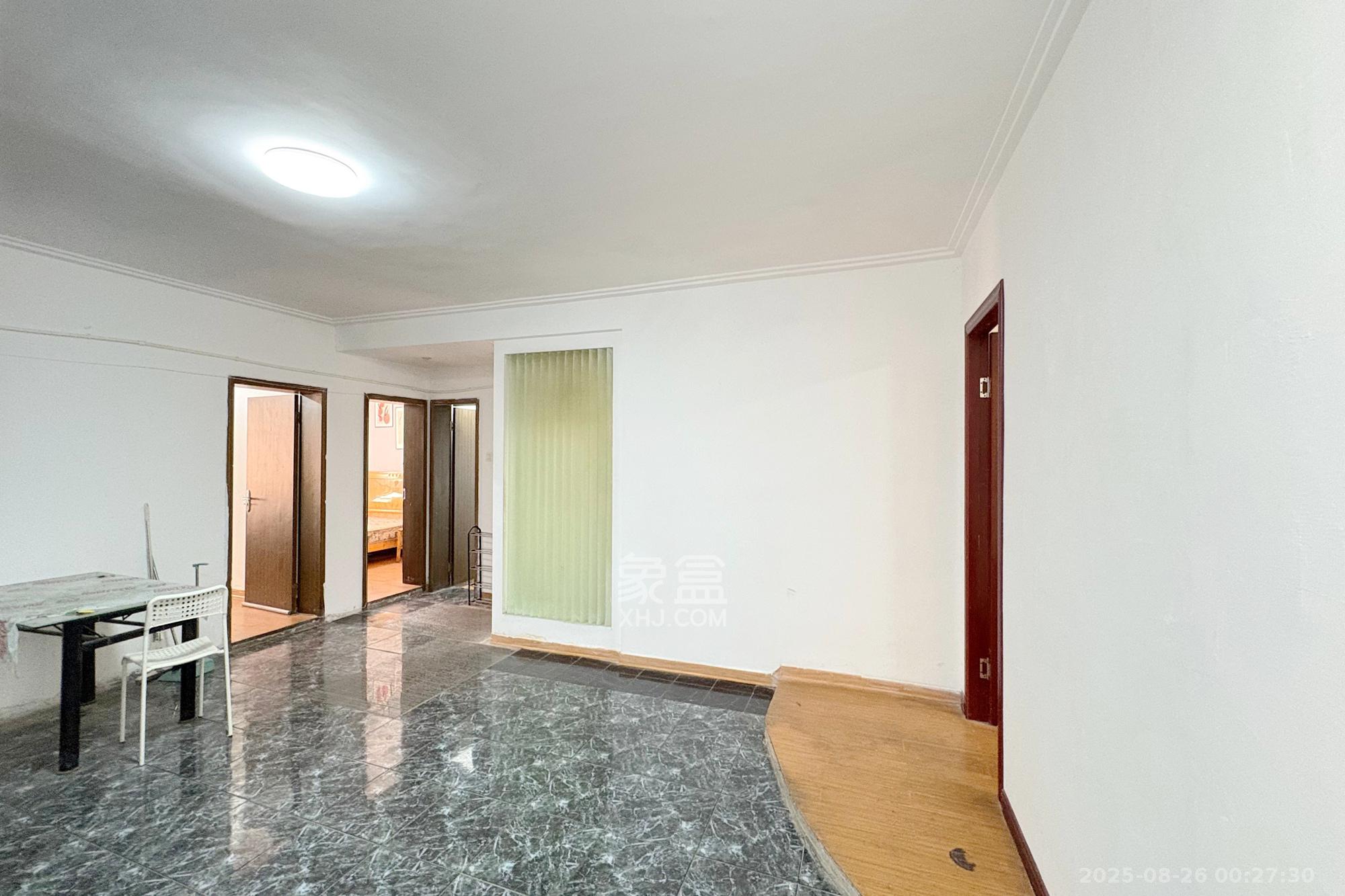 戥子桥散盘  3室1厅1卫    68.0万 戥子桥散盘  3室1厅1卫    68.0万客厅