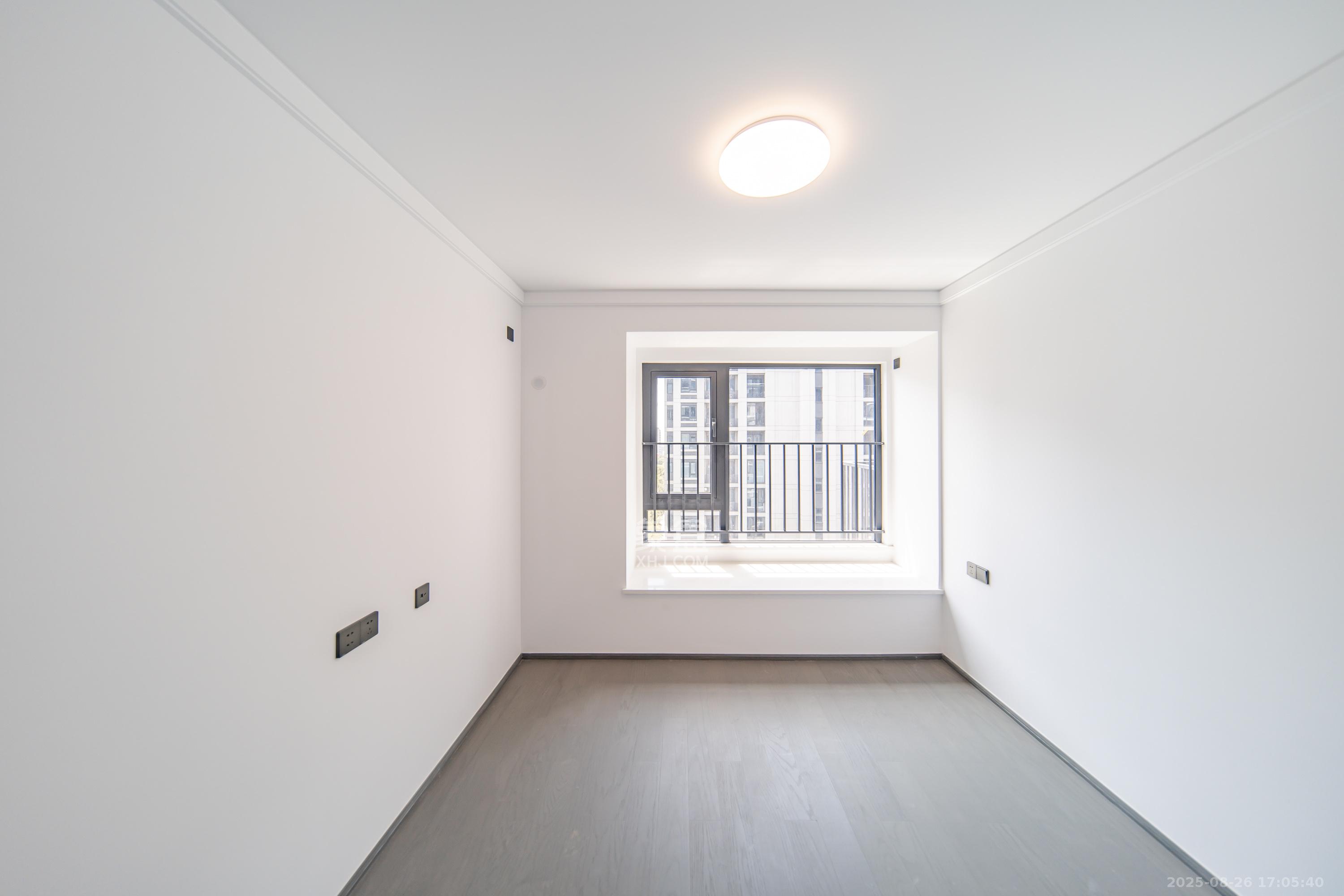 华润置地润樾府  4室2厅2卫    170.0万 华润置地润樾府  4室2厅2卫    170.0万卧室