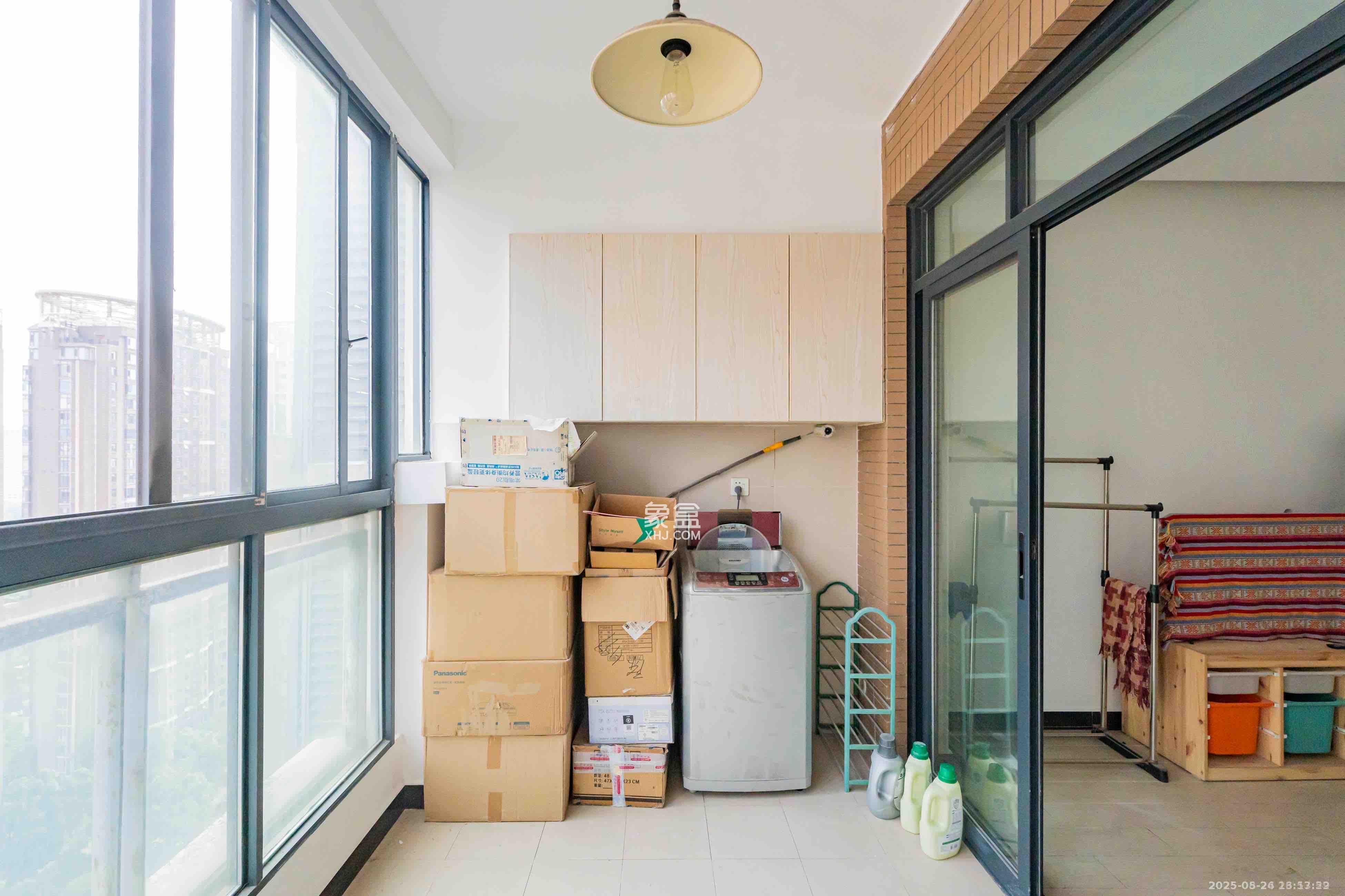 藏珑湖上国际花园  2室2厅1卫   2500.00元/月室内图
