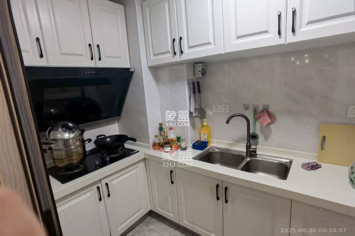 长房半岛蓝湾(观山月)  2室1厅1卫    1600.0元/月 长房半岛蓝湾(观山月)  2室1厅1卫    1600.0元/月室内图1