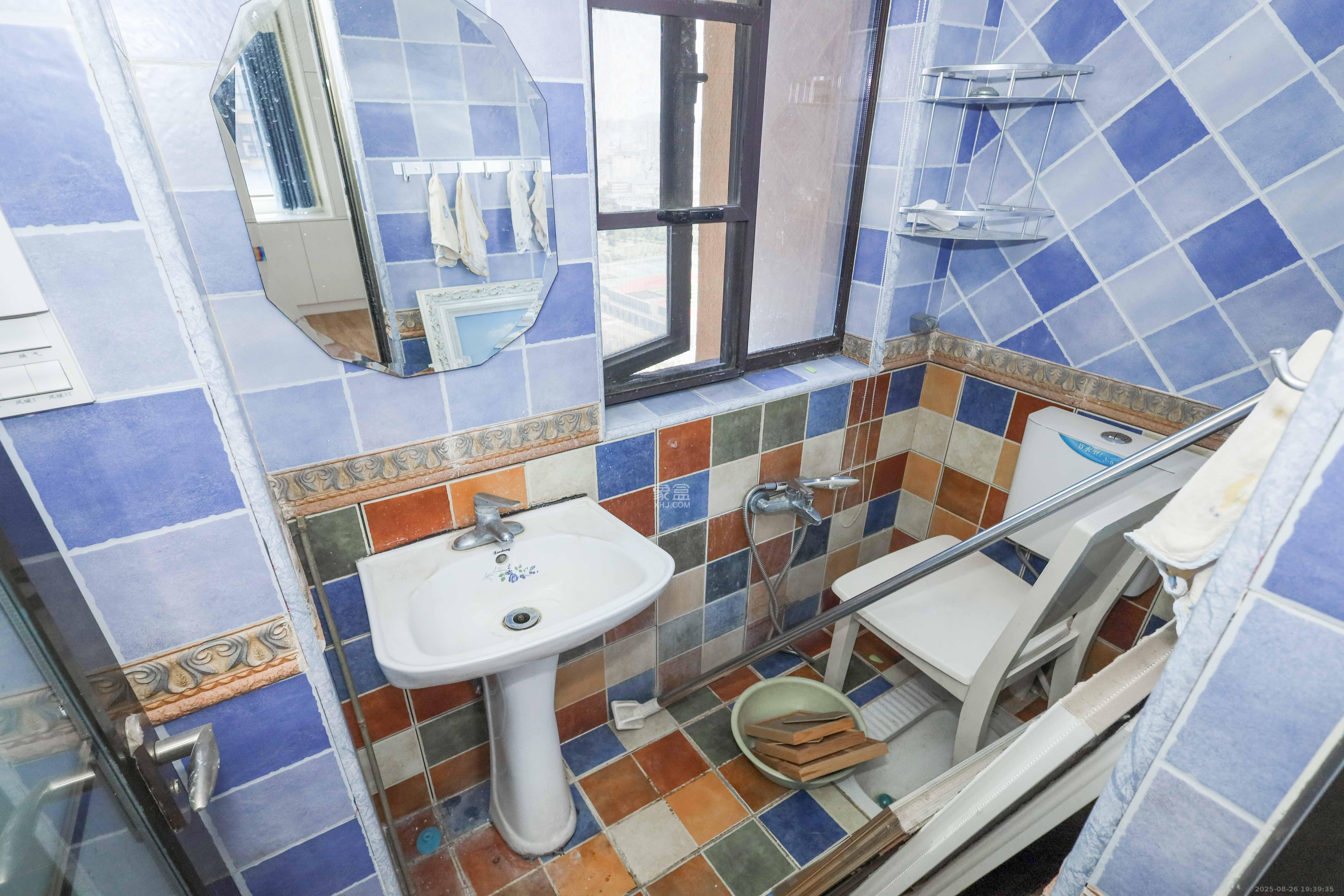 梅溪鑫苑名家  3室2厅2卫    98.0万 梅溪鑫苑名家  3室2厅2卫    98.0万卫生间