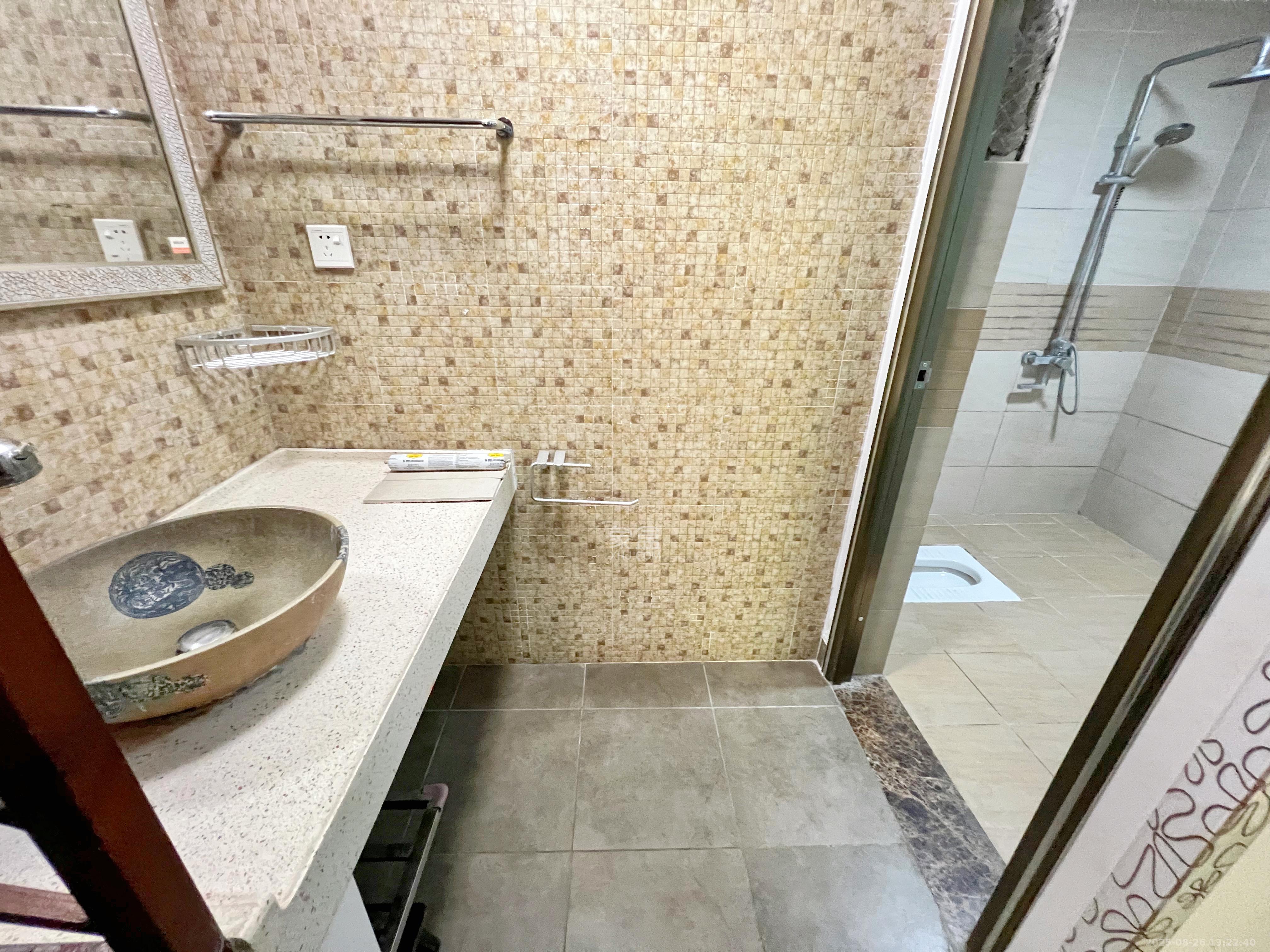 中城丽景香山园 3室2厅2卫 3500.0元/月 中城丽景香山园 3室2厅2卫 3500.0元/月室内图